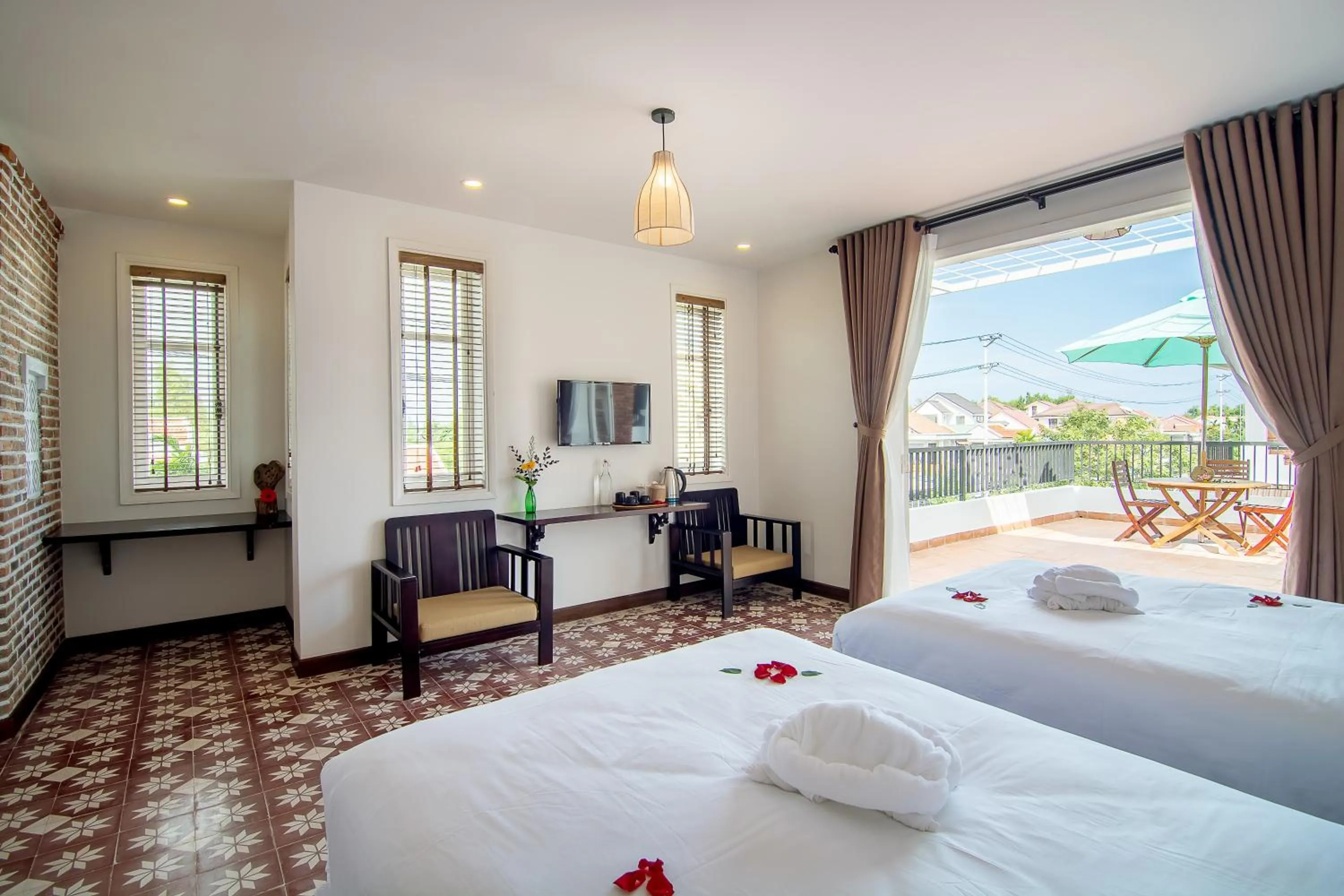 Balcony/Terrace, Bed in Blooms Boutique Village