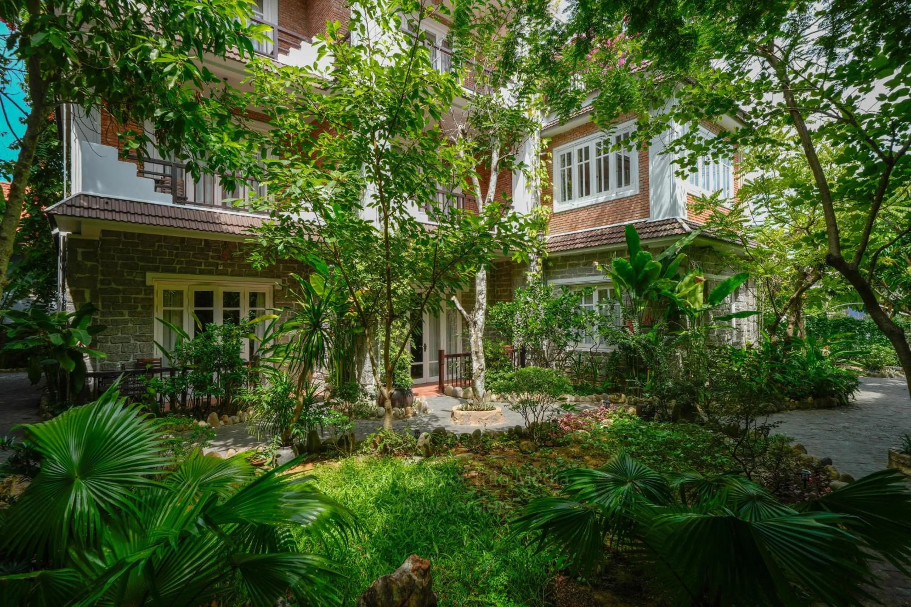 Garden in Blooms Boutique Village