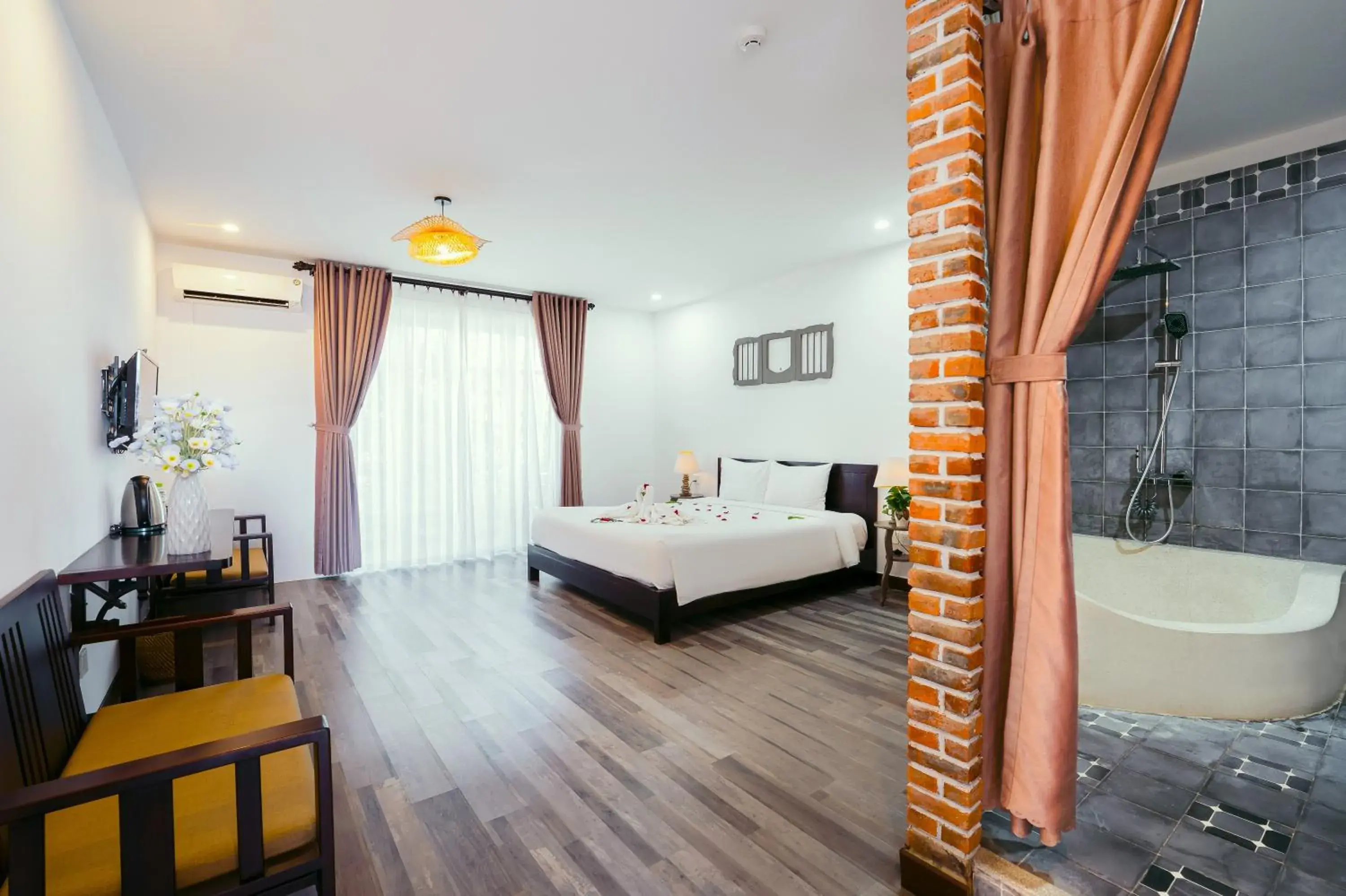 Queen Room with Garden View - single occupancy in Ancient Garden Boutique Hoi An Queen Room with Garden View - single occupancy in Ancient Garden Boutique Hoi An