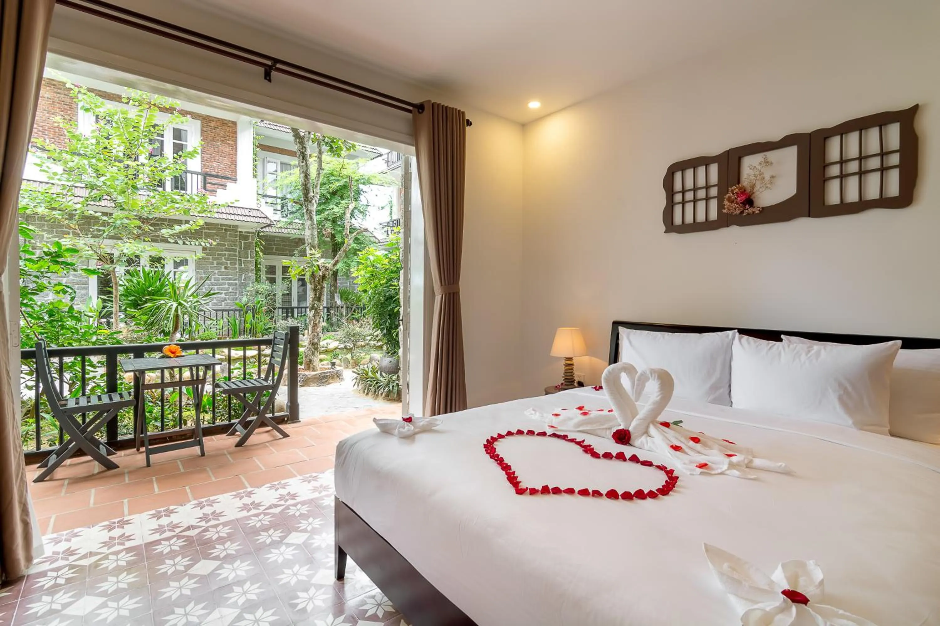 Balcony/Terrace, Bed in Blooms Boutique Village