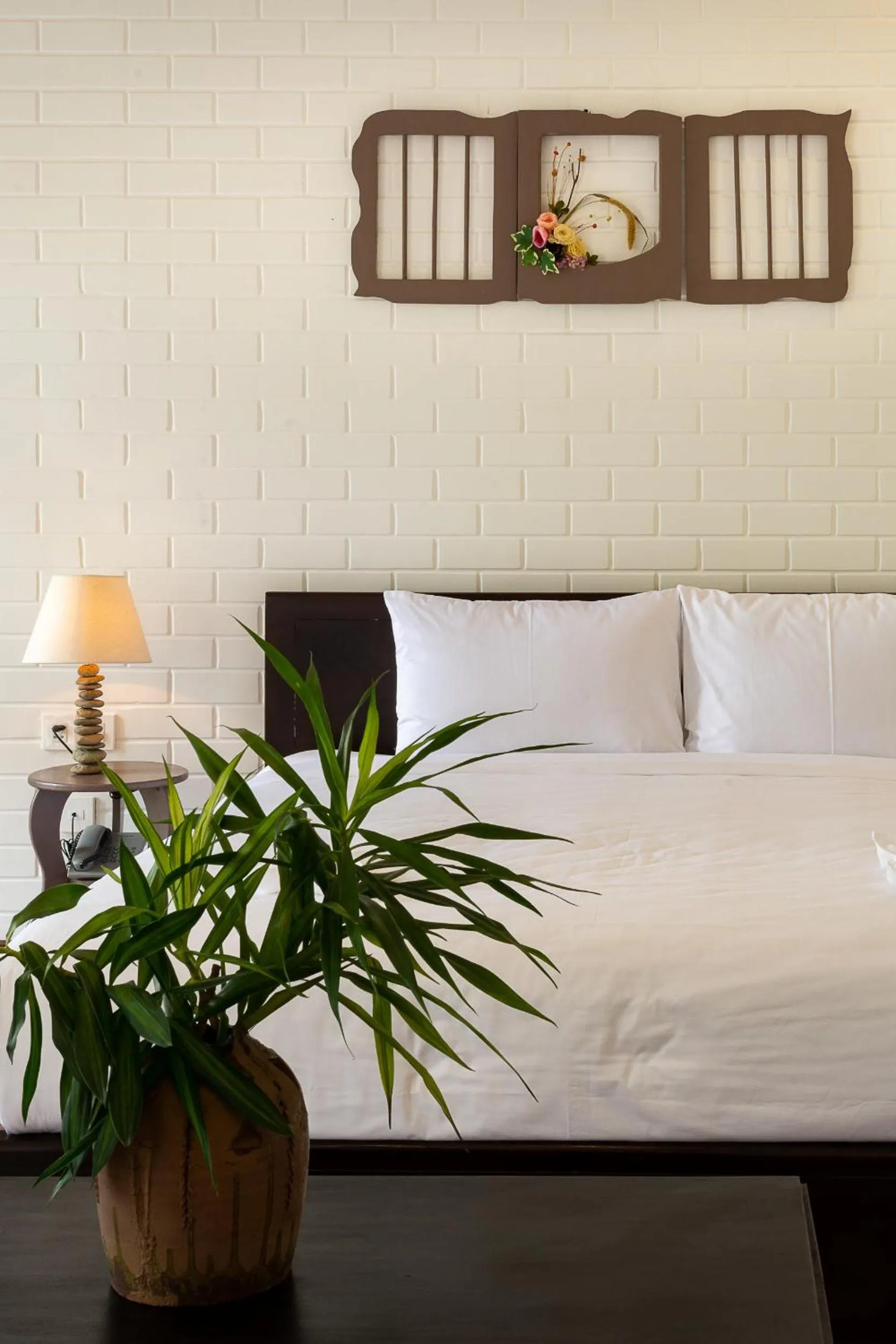 Bedroom, Bed in Blooms Boutique Village