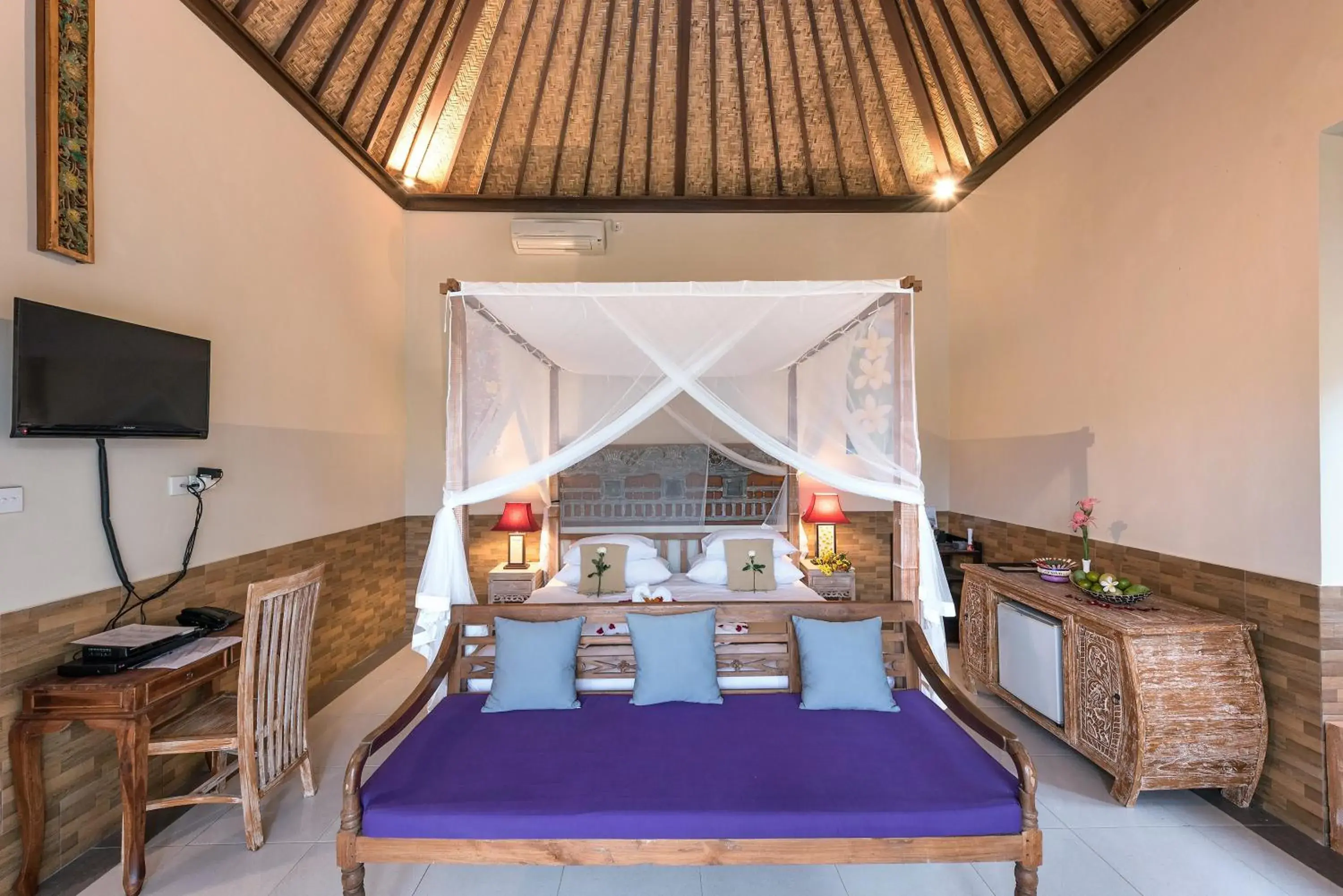 TV and multimedia, Bed in Taluh Bebek Ubud Private Villas TV and multimedia, Bed in Taluh Bebek Ubud Private Villas