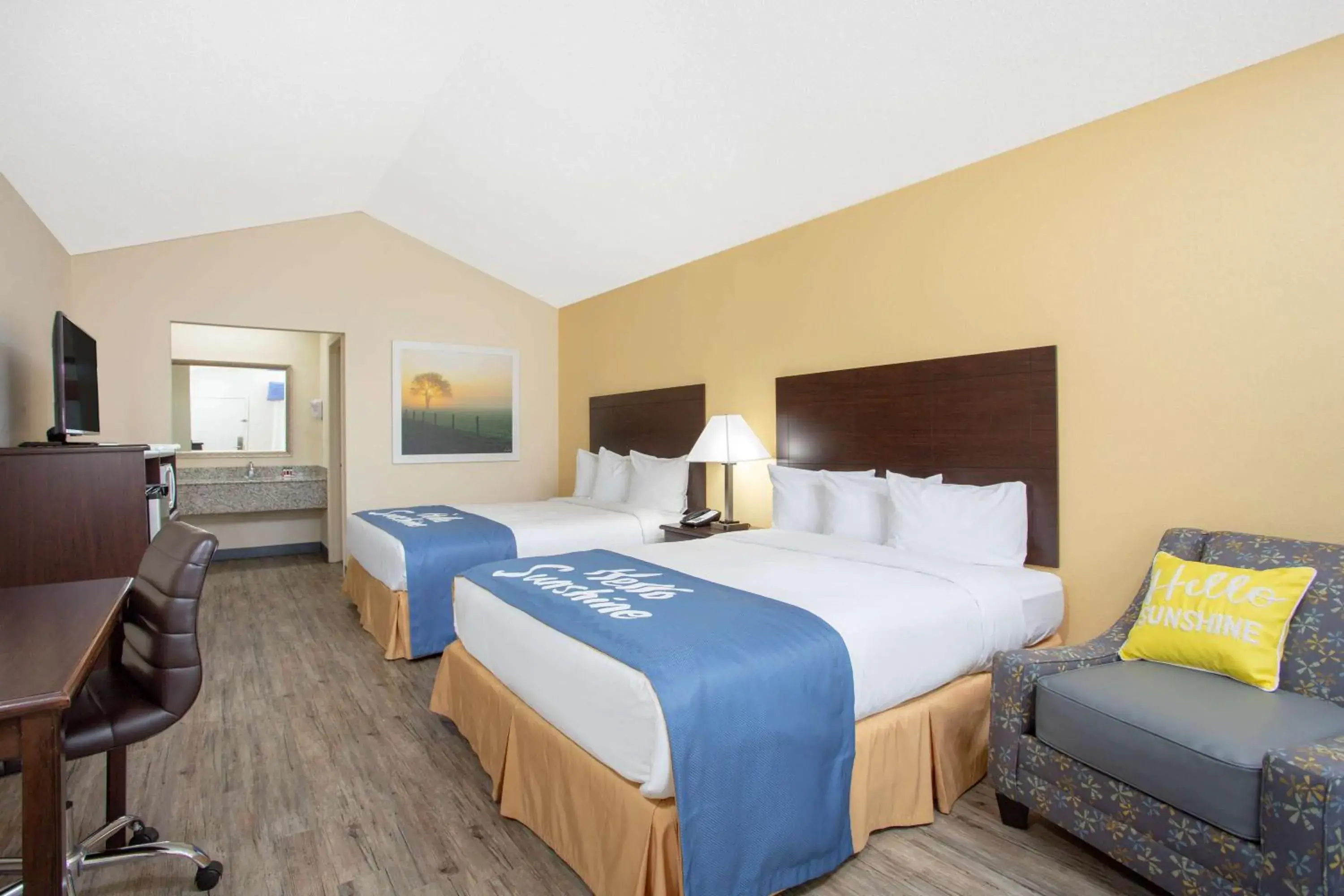 Photo of the whole room, Bed in Days Inn by Wyndham Lake City Photo of the whole room, Bed in Days Inn by Wyndham Lake City