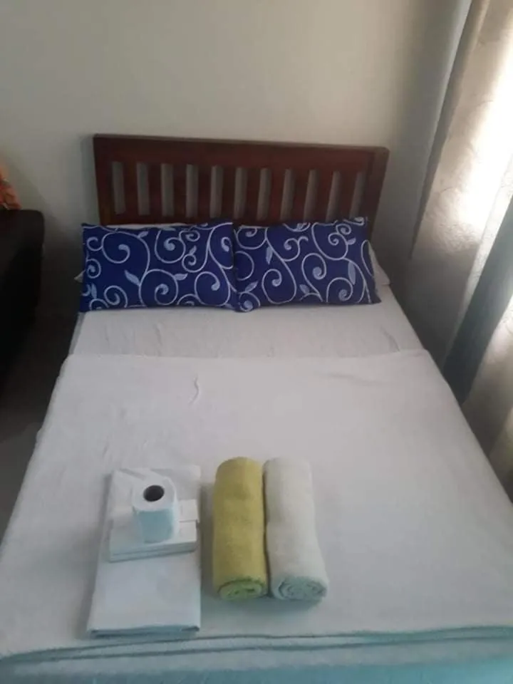 Bed in EKONUMI ROOMS at Moonwalk Paranaque