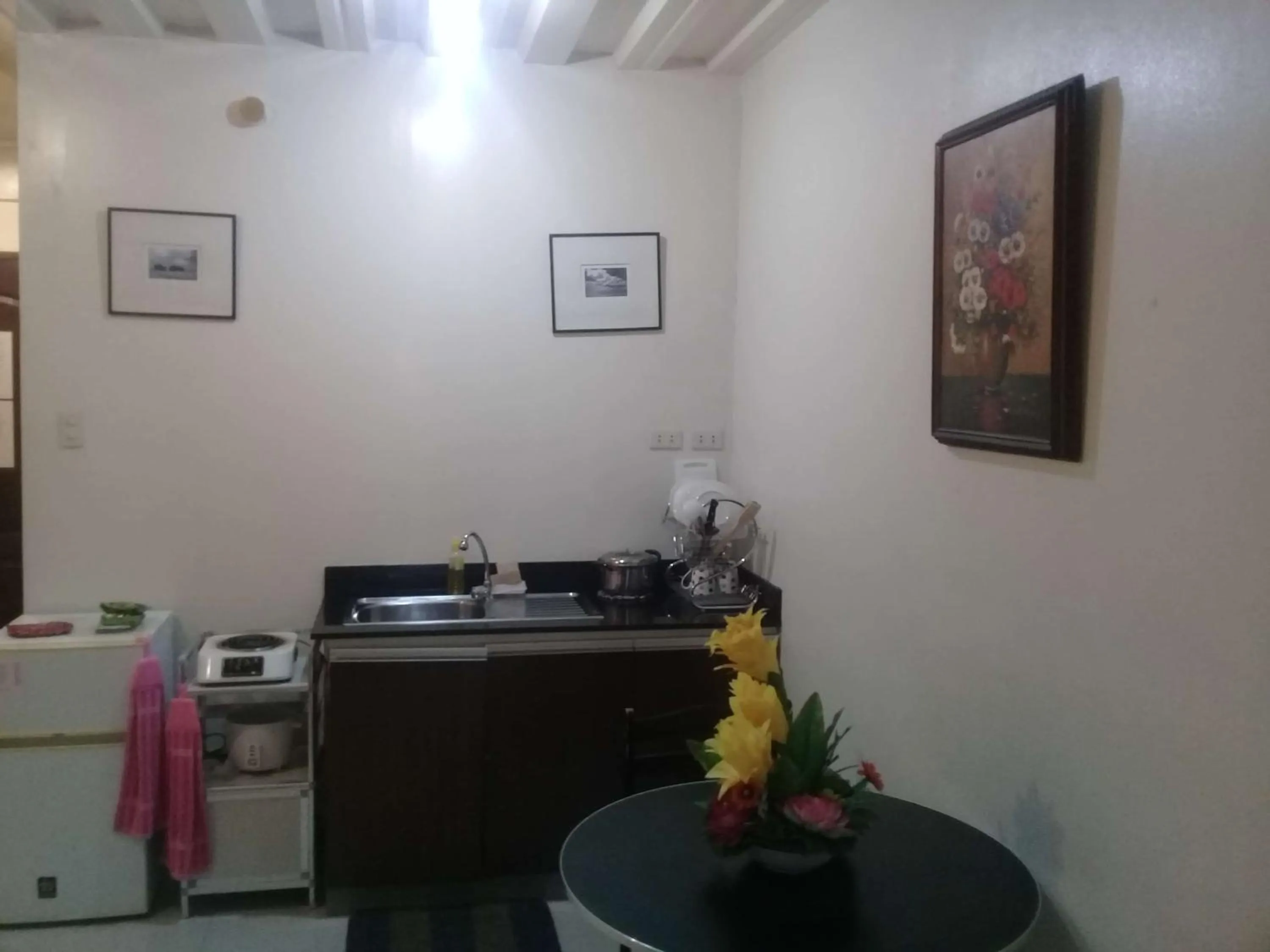 EKONUMI ROOMS at Moonwalk Paranaque