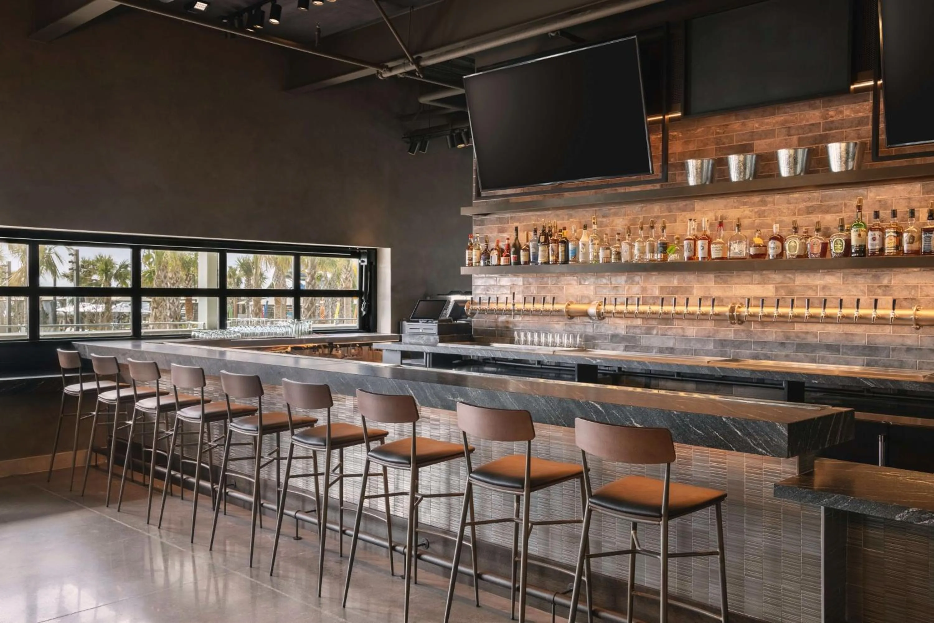 Lounge or bar in Embassy Suites by Hilton Myrtle Beach Oceanfront Resort