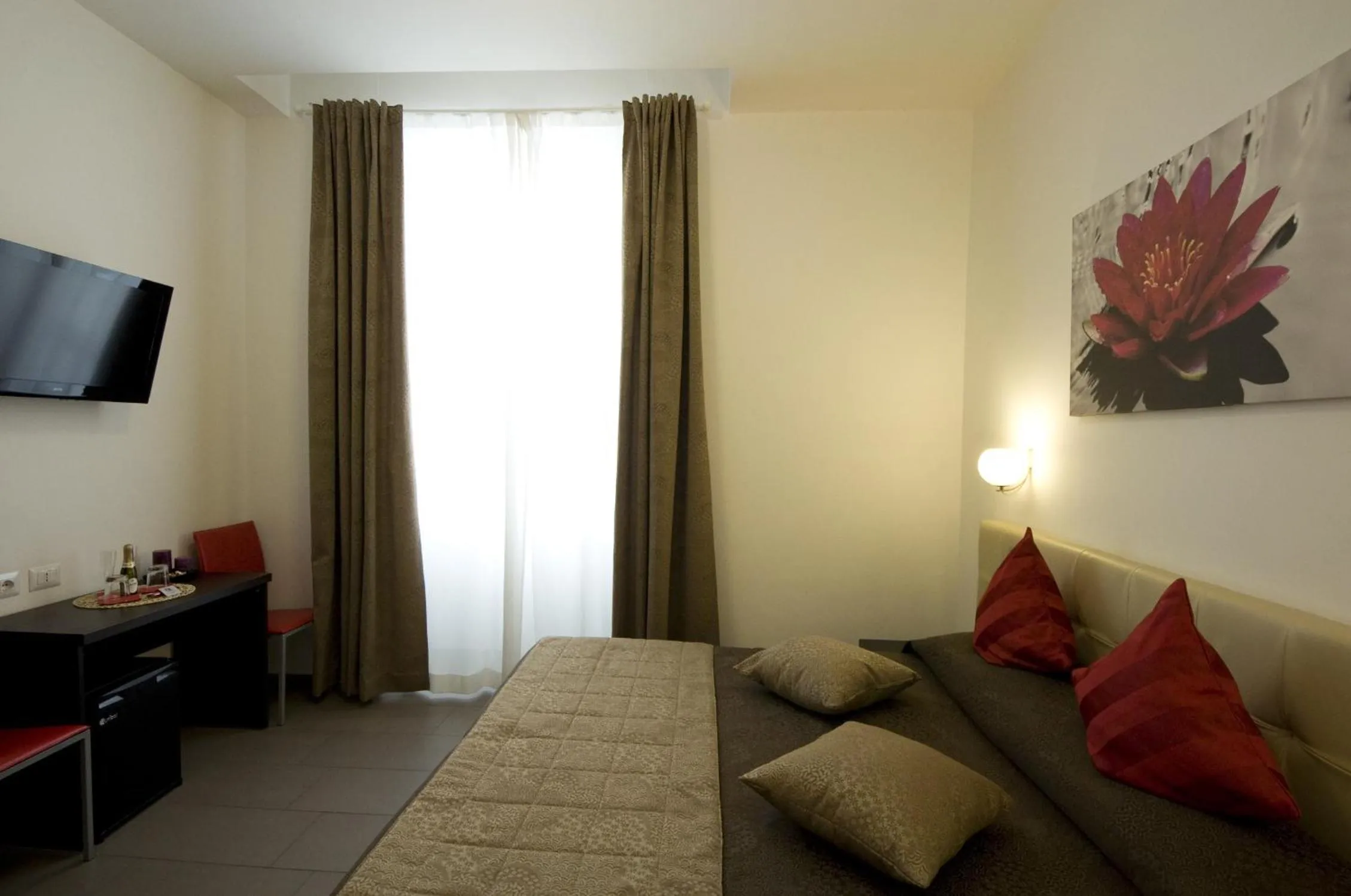 Photo of the whole room in Ara Pacis Inn