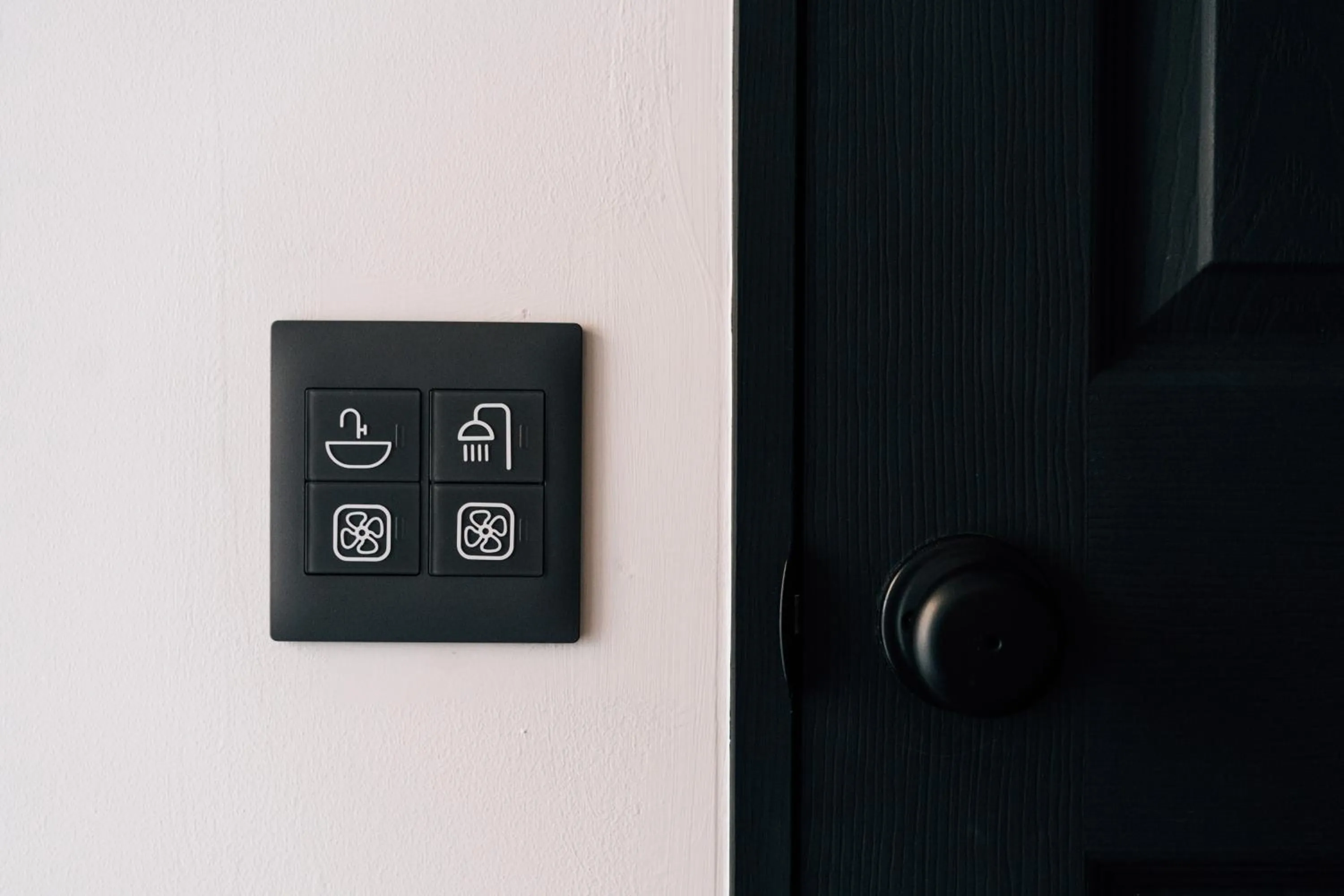 Decorative detail in mizuka Daimyo 4 - unmanned hotel -