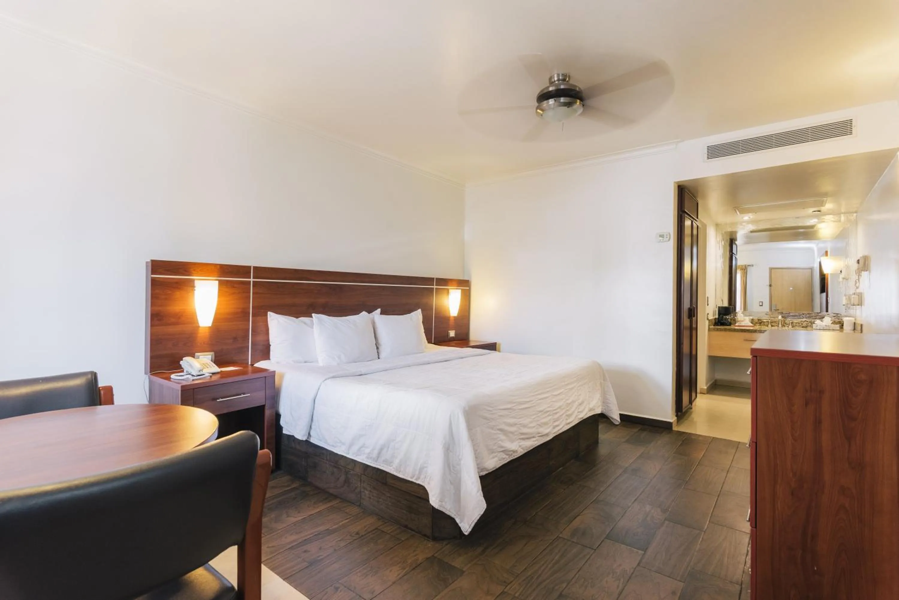 Bedroom, Bed in Hotel San Sebastian