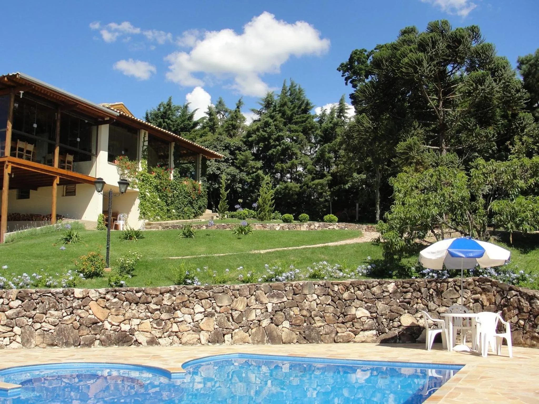 Swimming pool in Pousada Morro Verde
