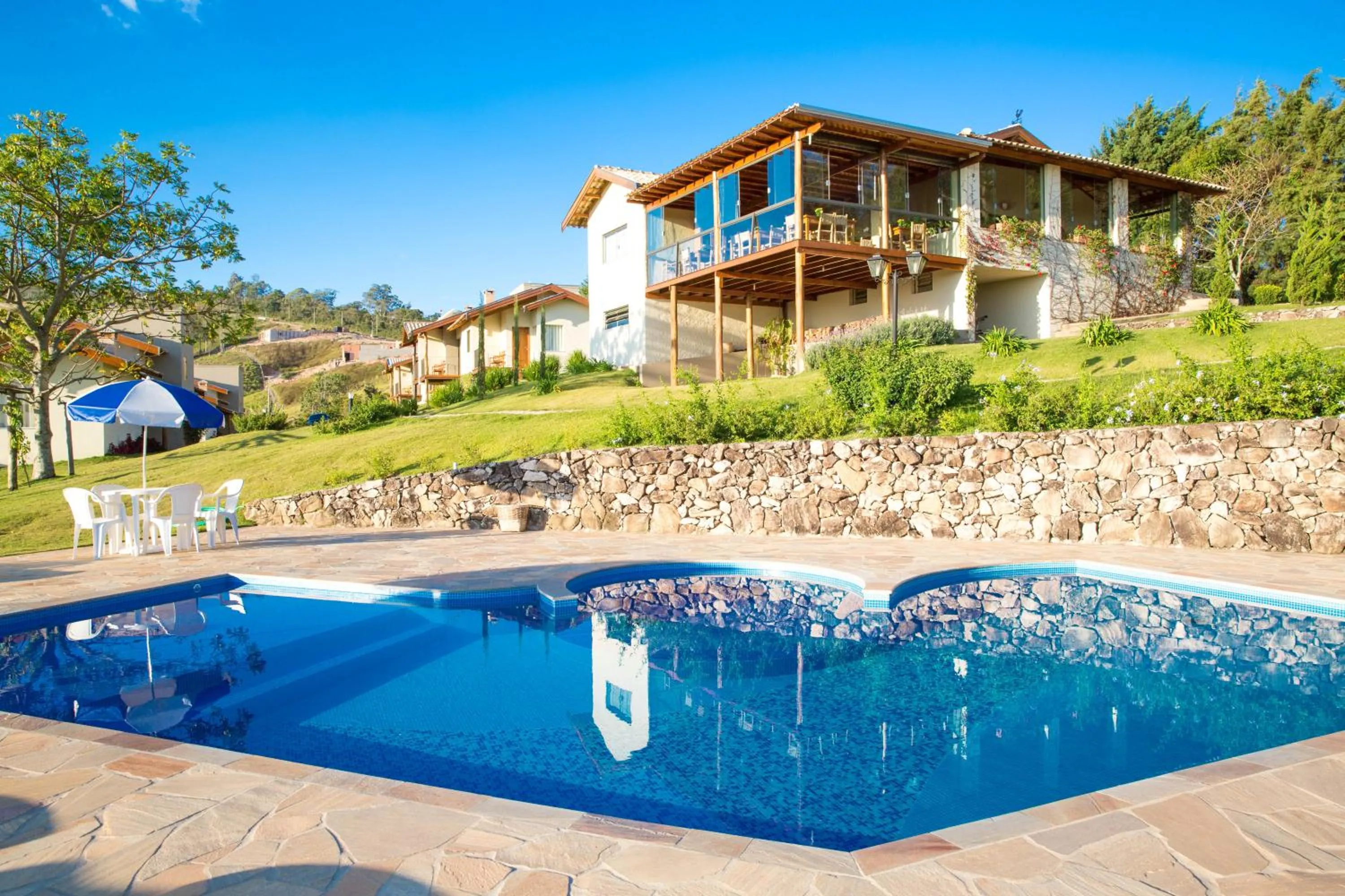 Swimming pool in Pousada Morro Verde