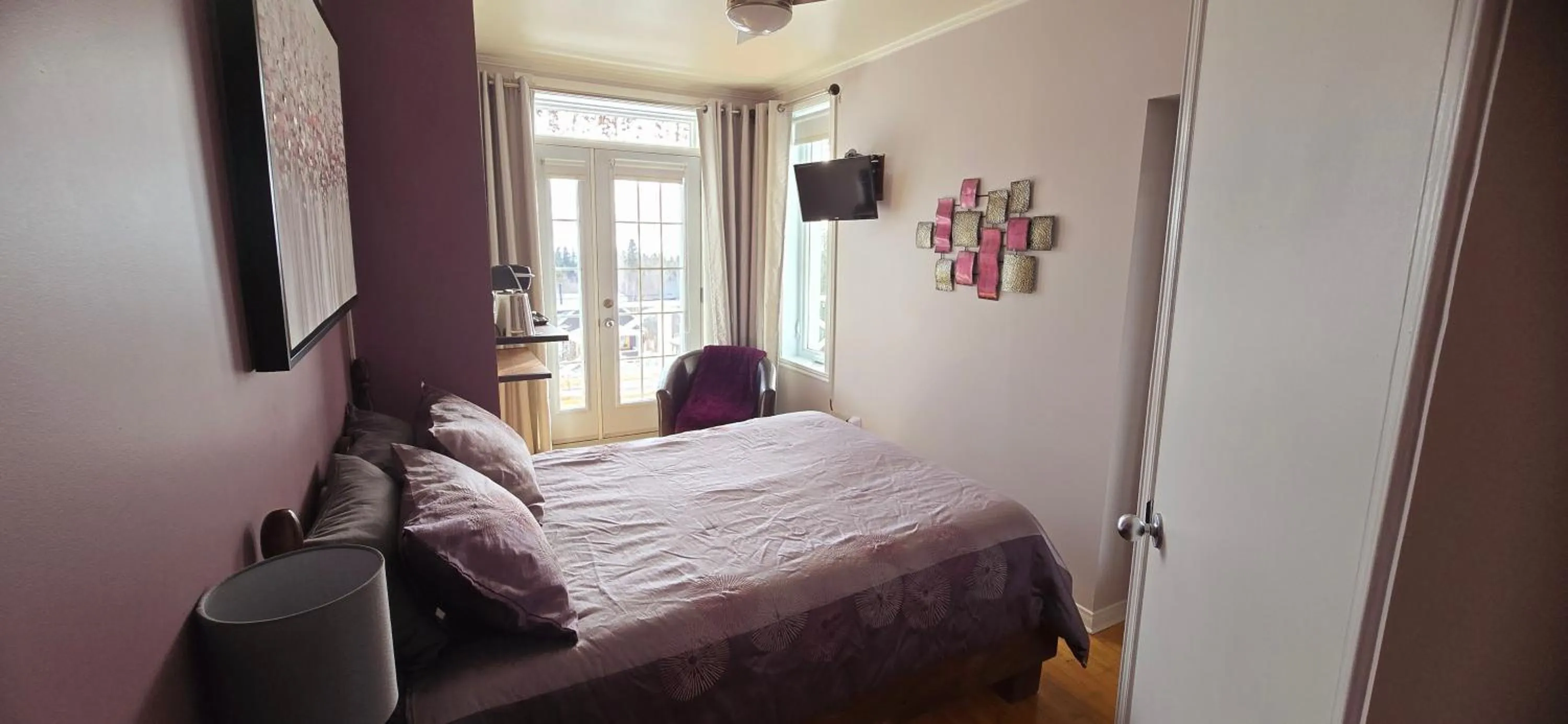Bedroom, Bed in Auberge Fleurs de Lune