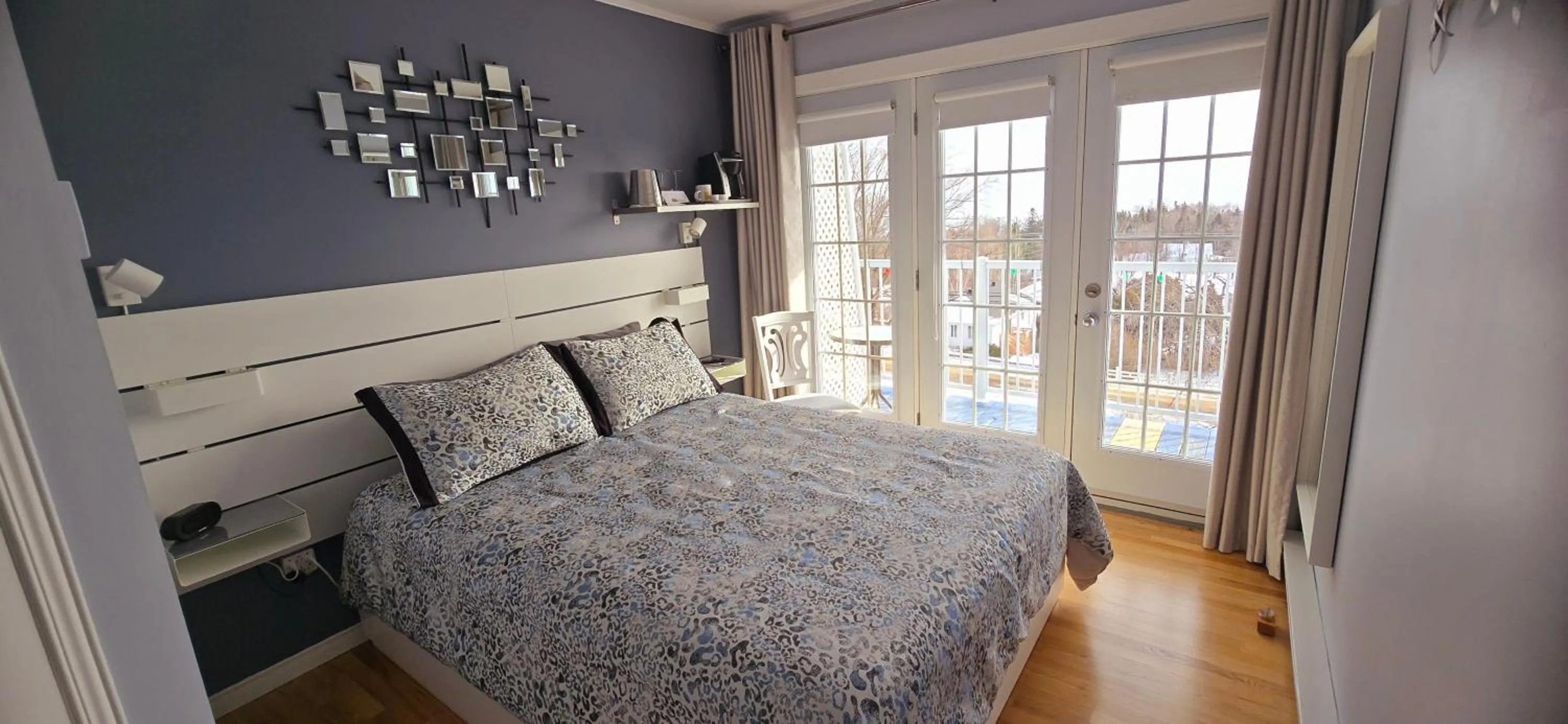 Bedroom, Bed in Auberge Fleurs de Lune