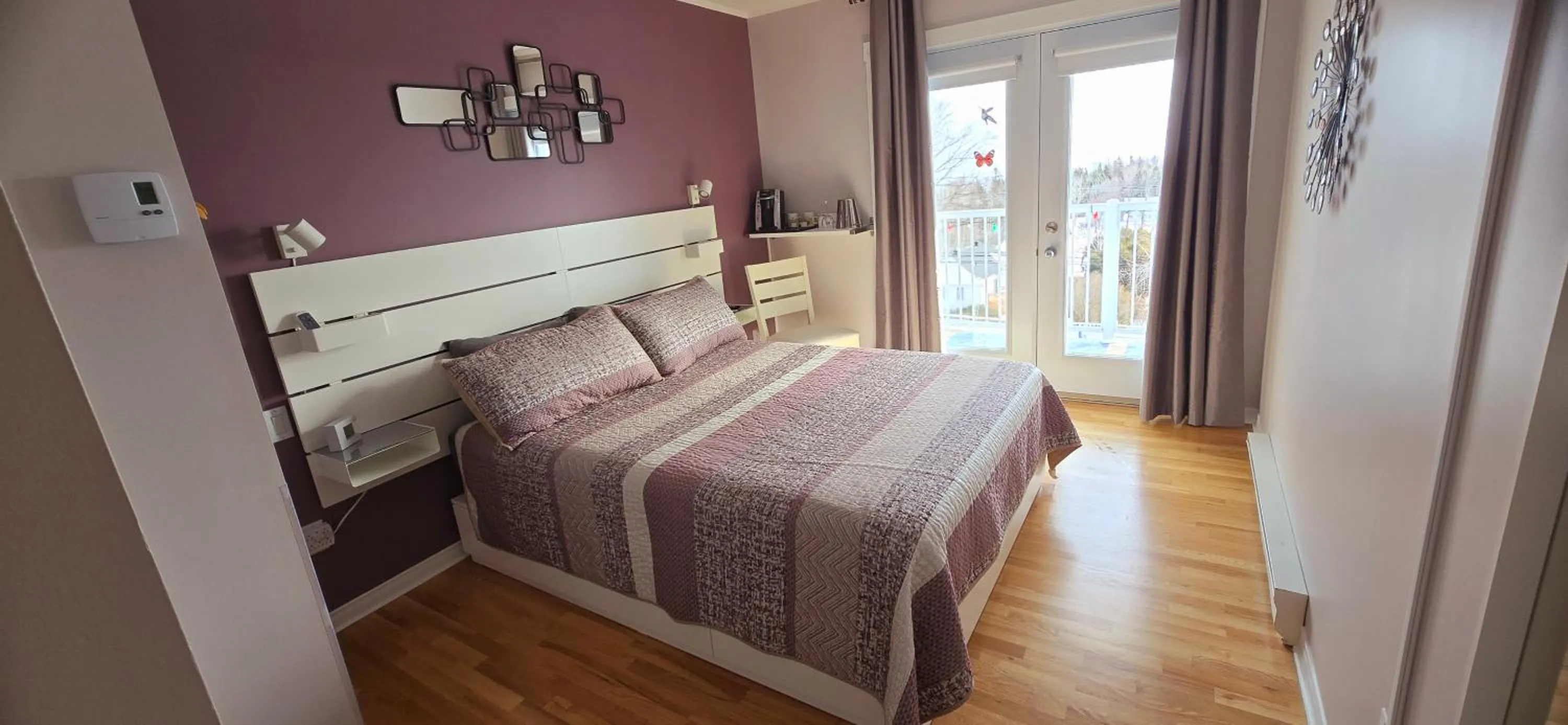 Bedroom, Bed in Auberge Fleurs de Lune