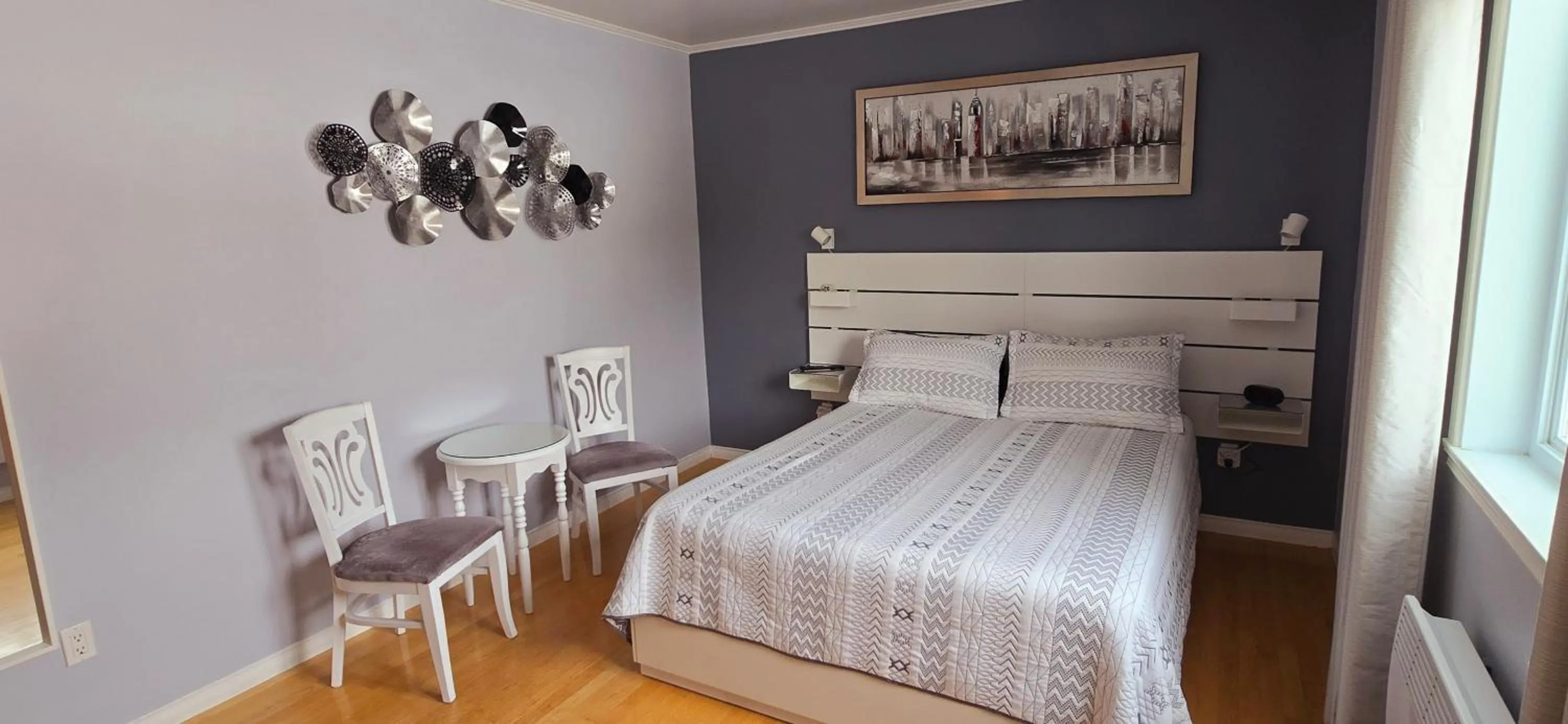 Bedroom, Bed in Auberge Fleurs de Lune