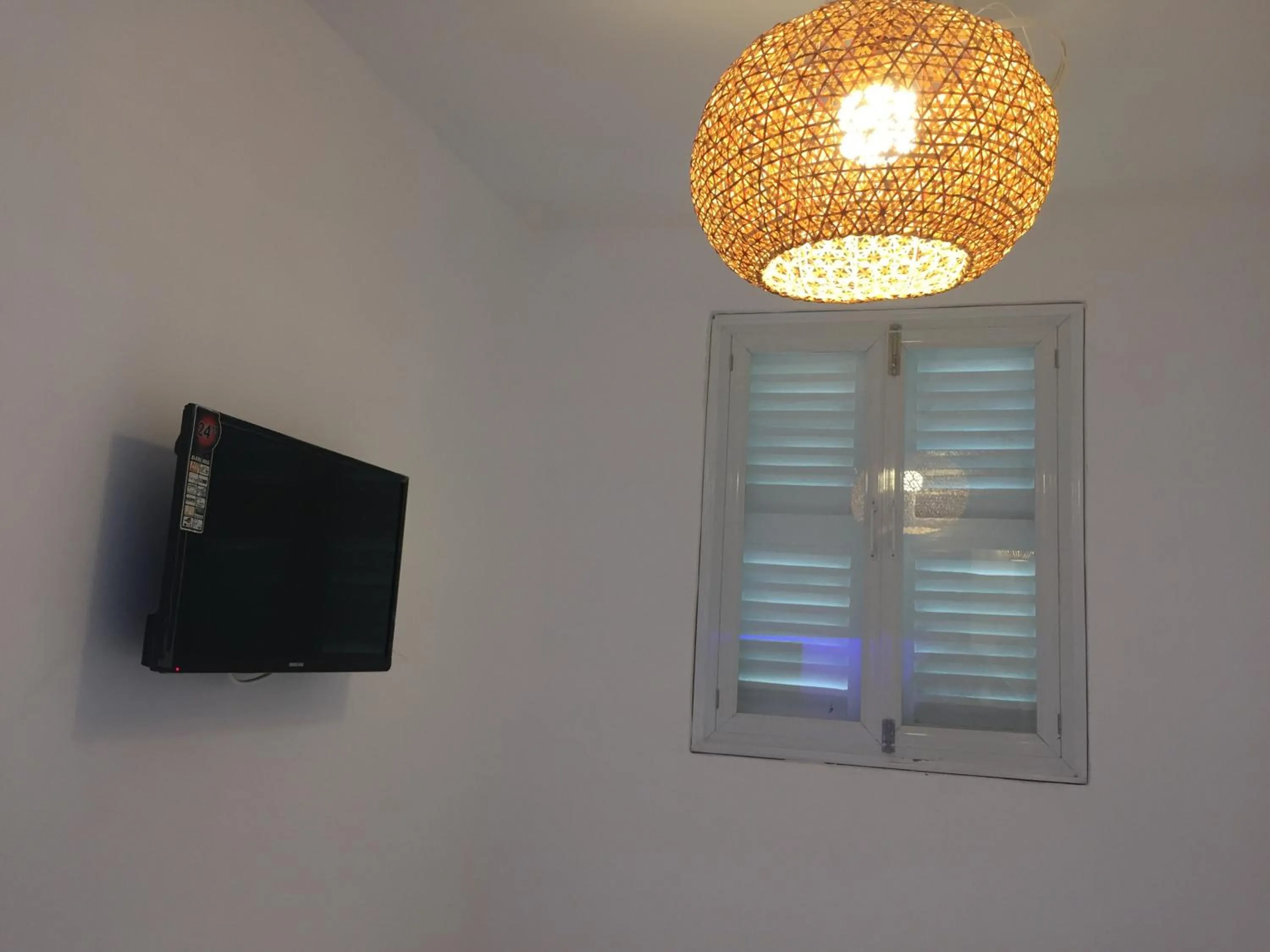 TV and multimedia in An Nam Corner - Sky