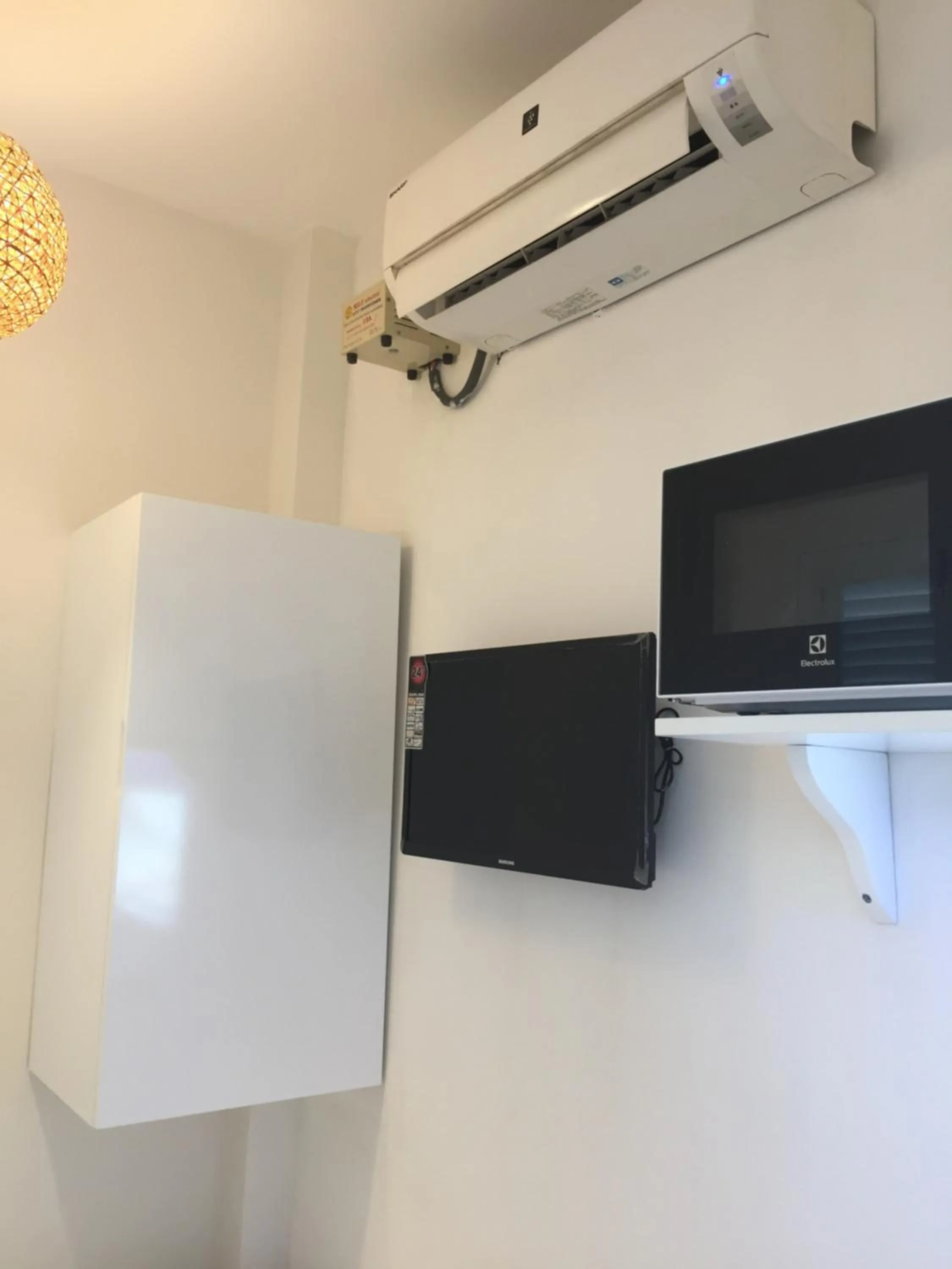 TV and multimedia in An Nam Corner - Sky