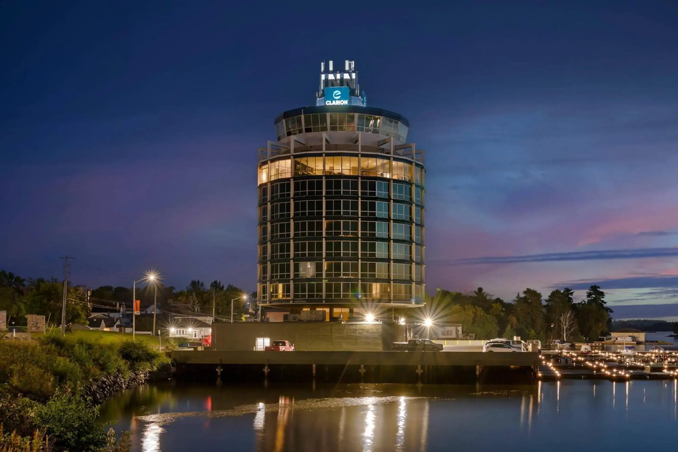 Property building in Clarion Lakeside Inn & Conference Centre Property building in Clarion Lakeside Inn & Conference Centre