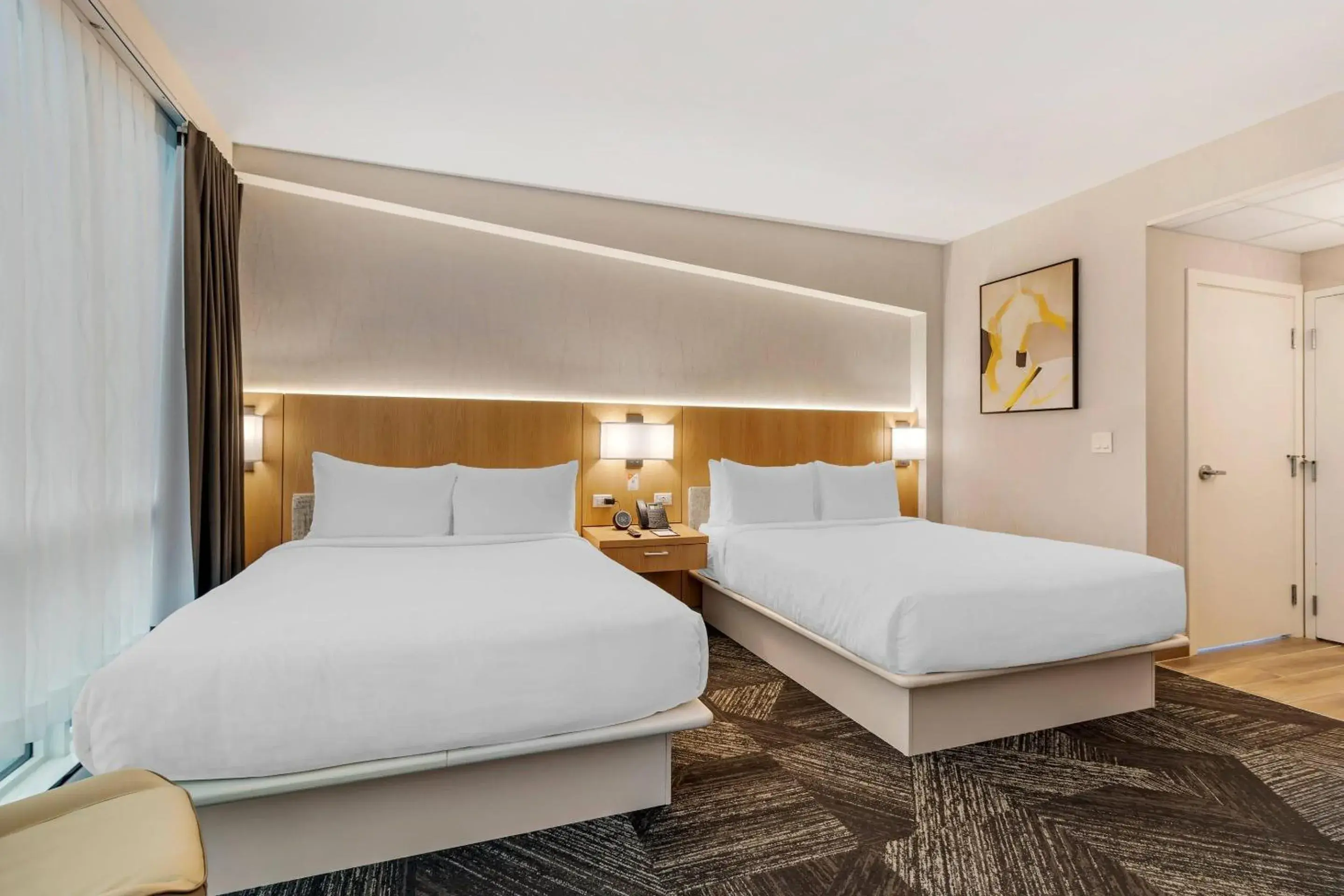 Bedroom, Bed in Clarion Lakeside Inn & Conference Centre Bedroom, Bed in Clarion Lakeside Inn & Conference Centre