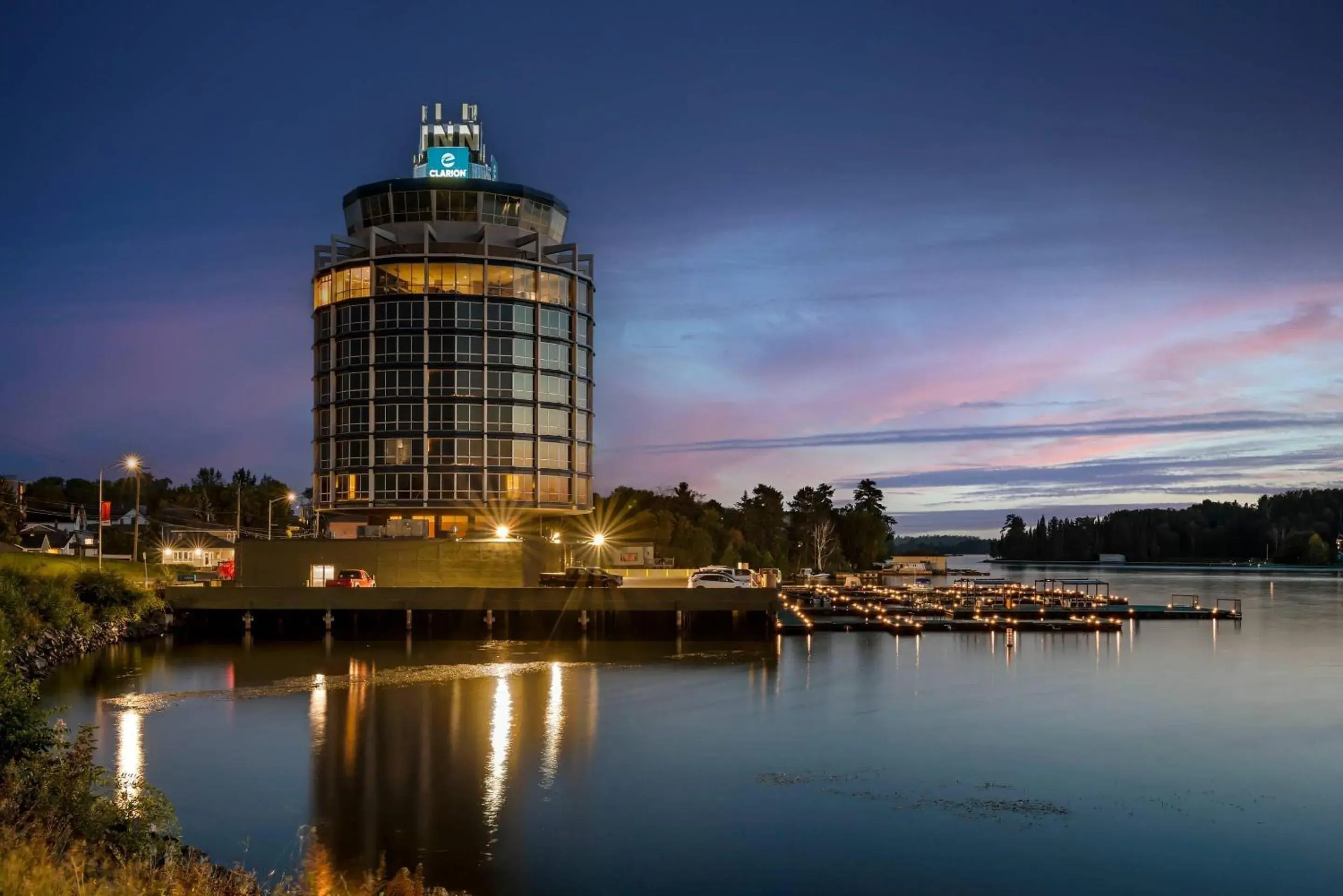 Property building in Clarion Lakeside Inn & Conference Centre Property building in Clarion Lakeside Inn & Conference Centre