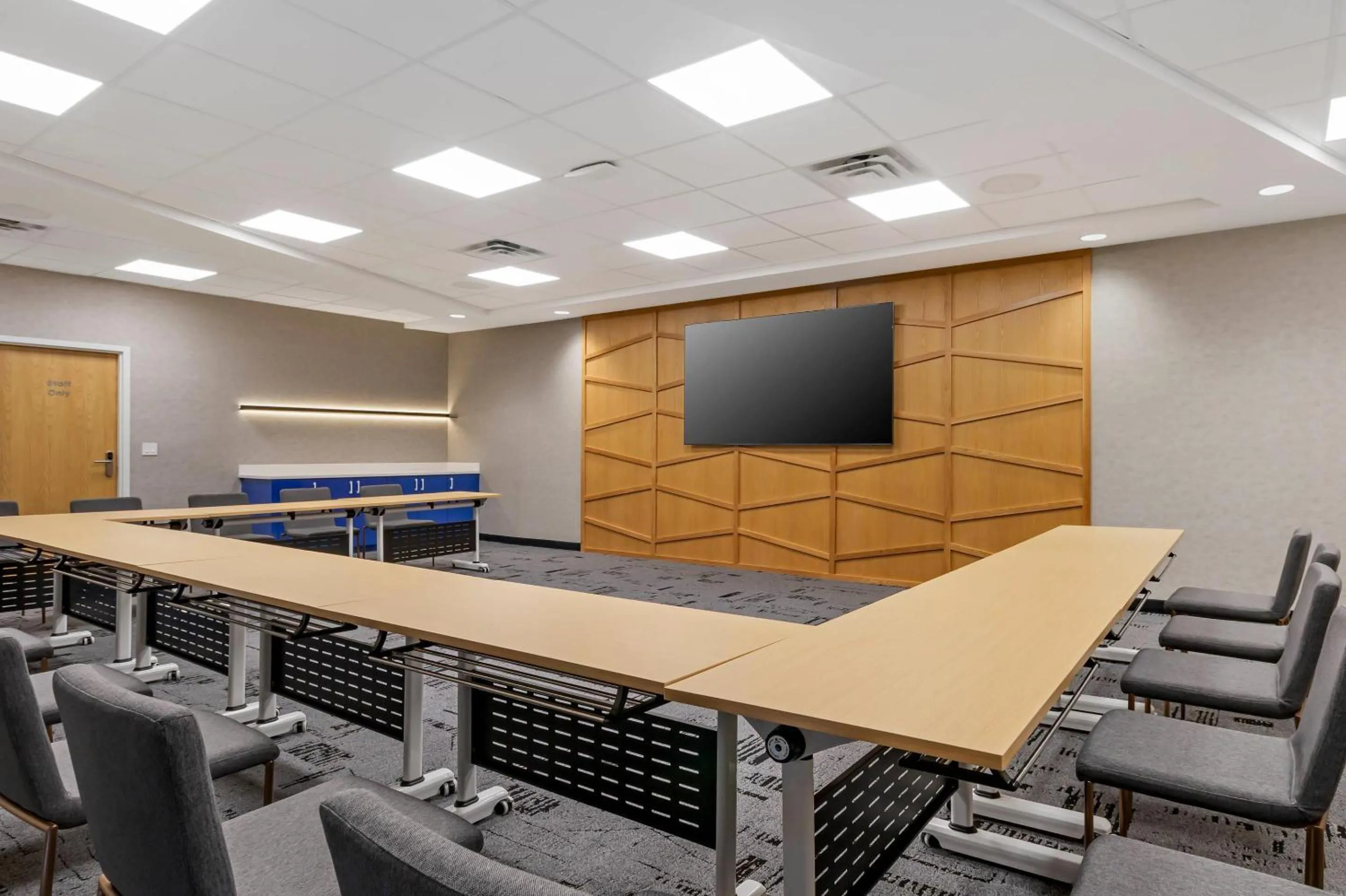 Meeting/conference room in Clarion Lakeside Inn & Conference Centre