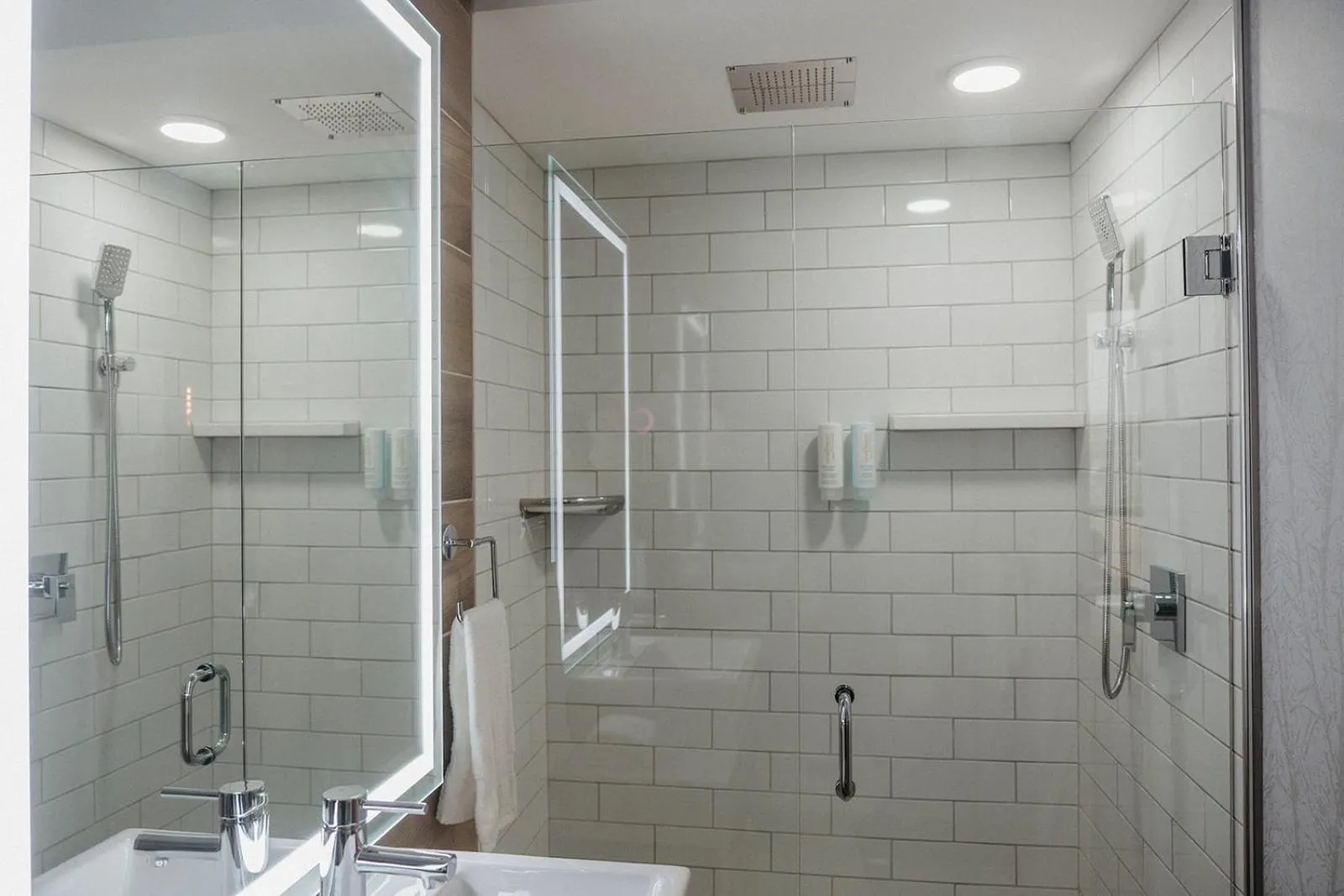 Clarion Lakeside Inn & Conference Centre