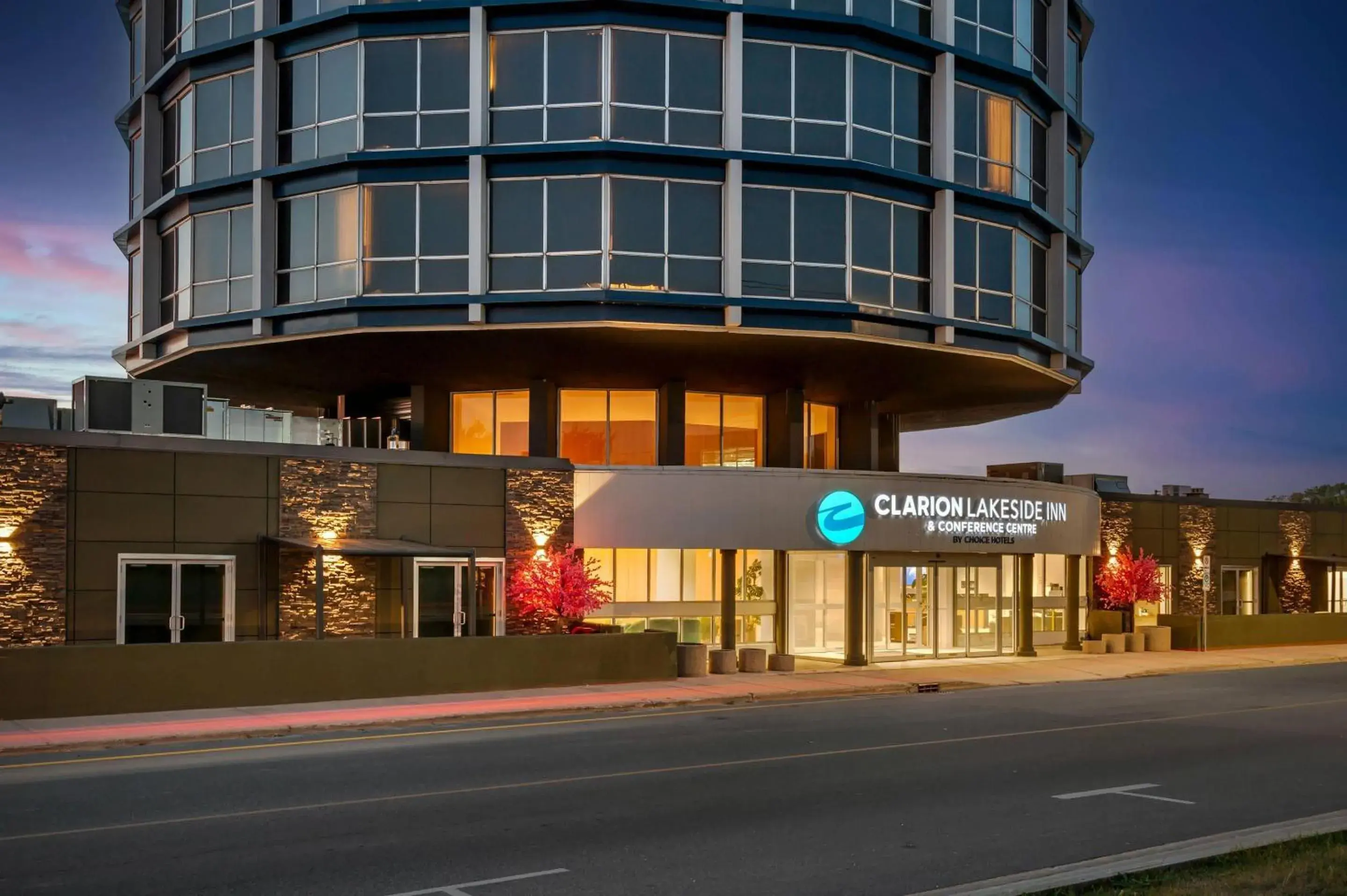 Property building in Clarion Lakeside Inn & Conference Centre Property building in Clarion Lakeside Inn & Conference Centre