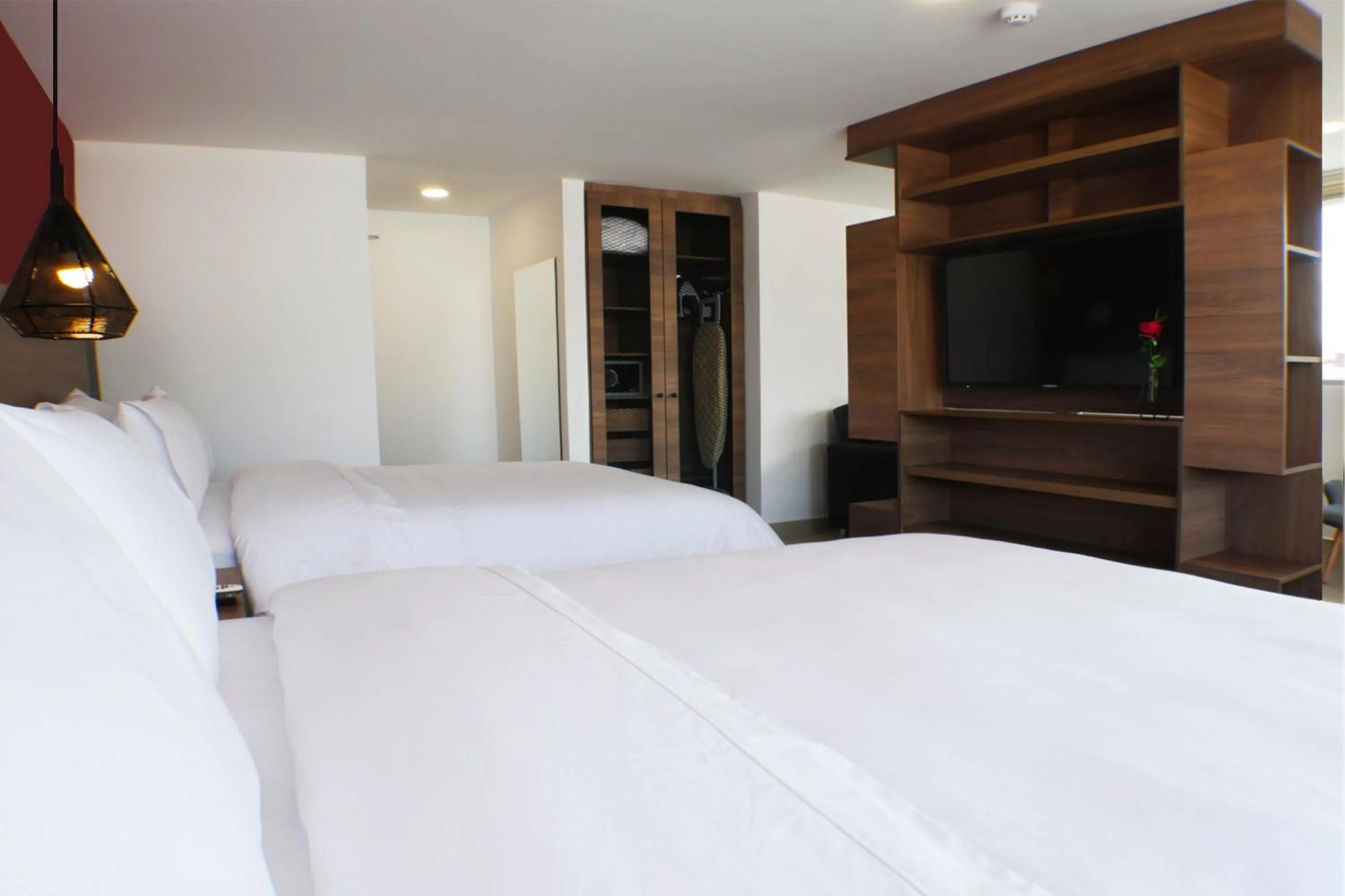 Communal lounge/ TV room, Bed in Park Inn by Radisson Quito