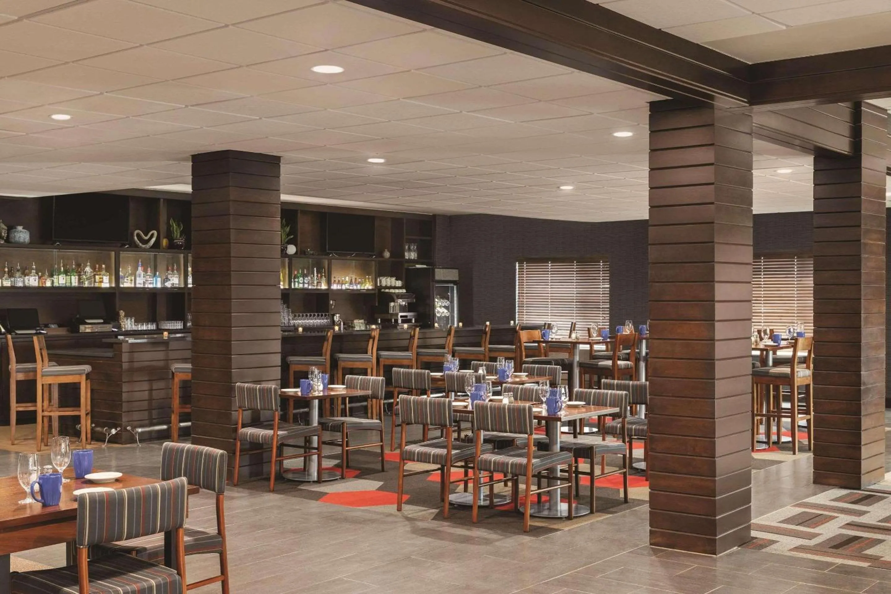 Restaurant/places to eat in Radisson Hotel Oklahoma City Airport