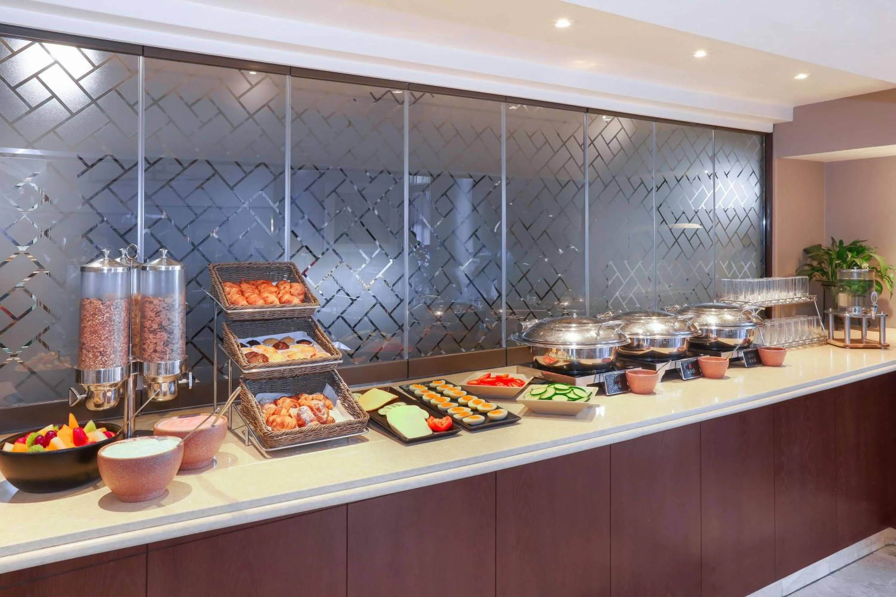 Restaurant/places to eat in StayEasy Century City