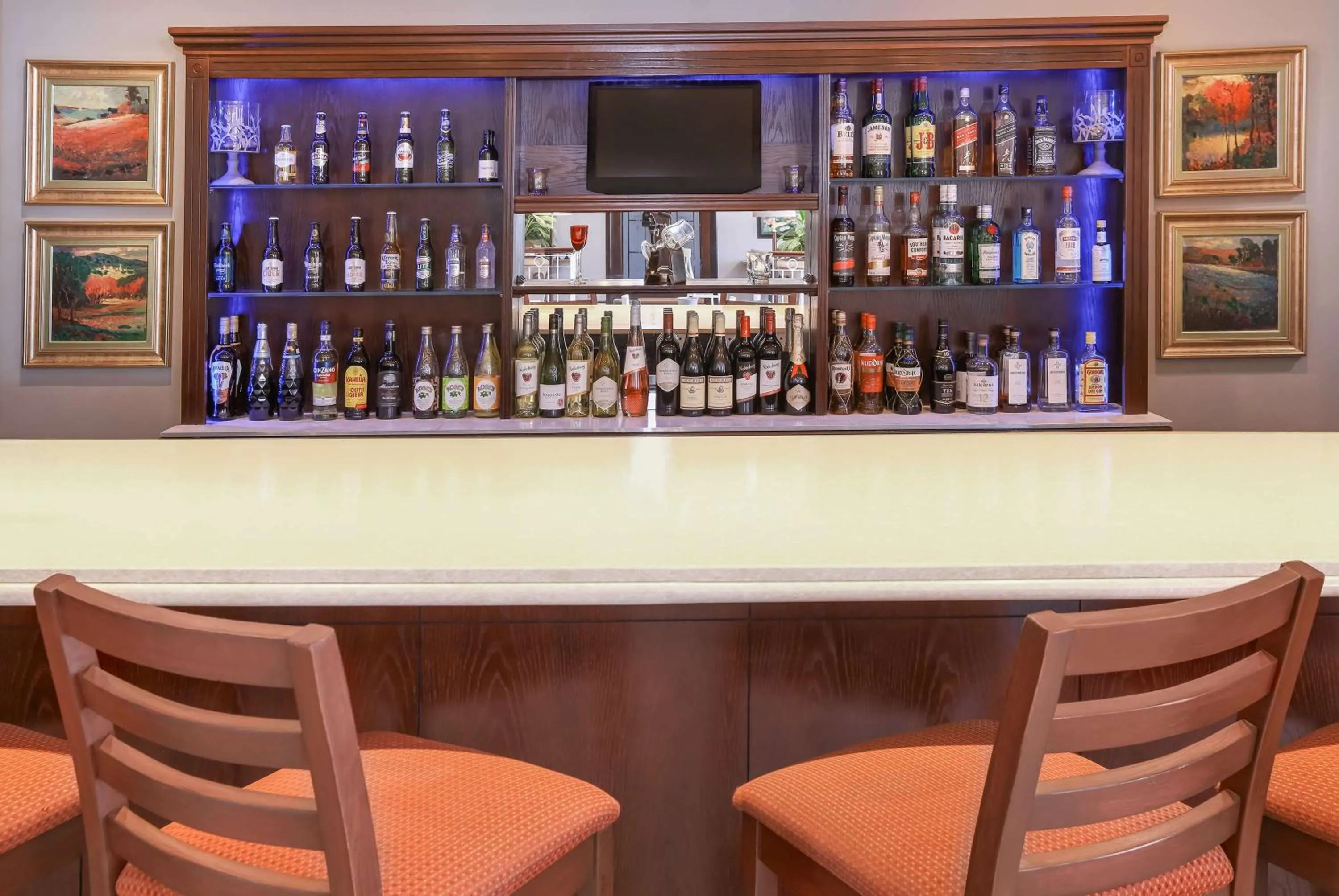 Lounge or bar in StayEasy Century City