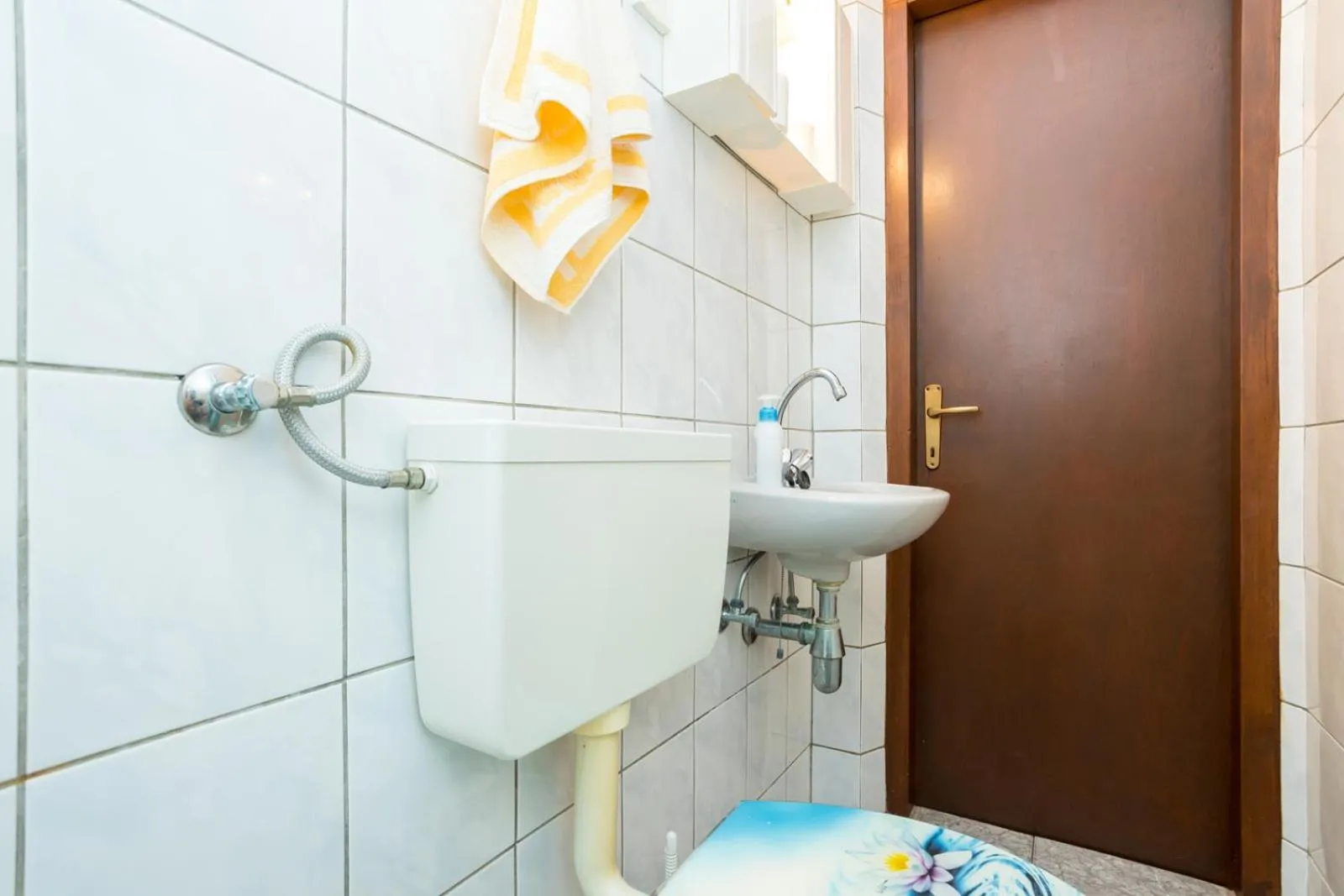 Toilet in Apartments Filosevic by El-Pi Tours