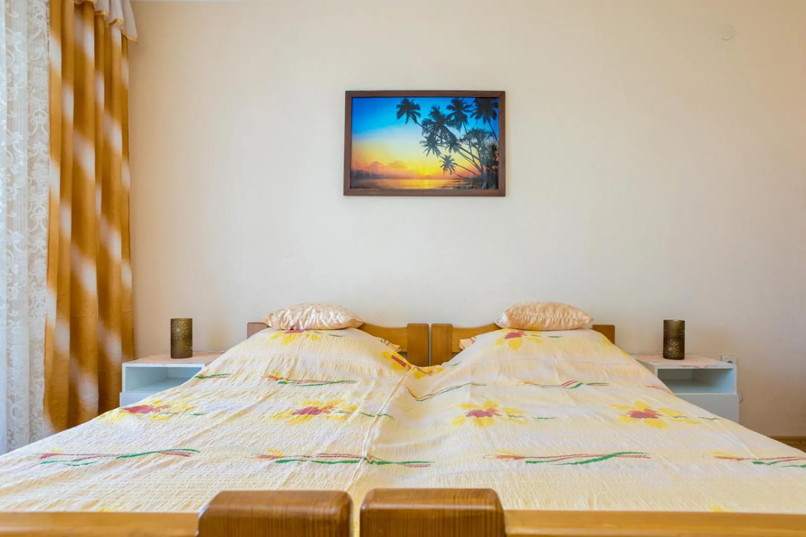 Bed in Apartments Filosevic by El-Pi Tours