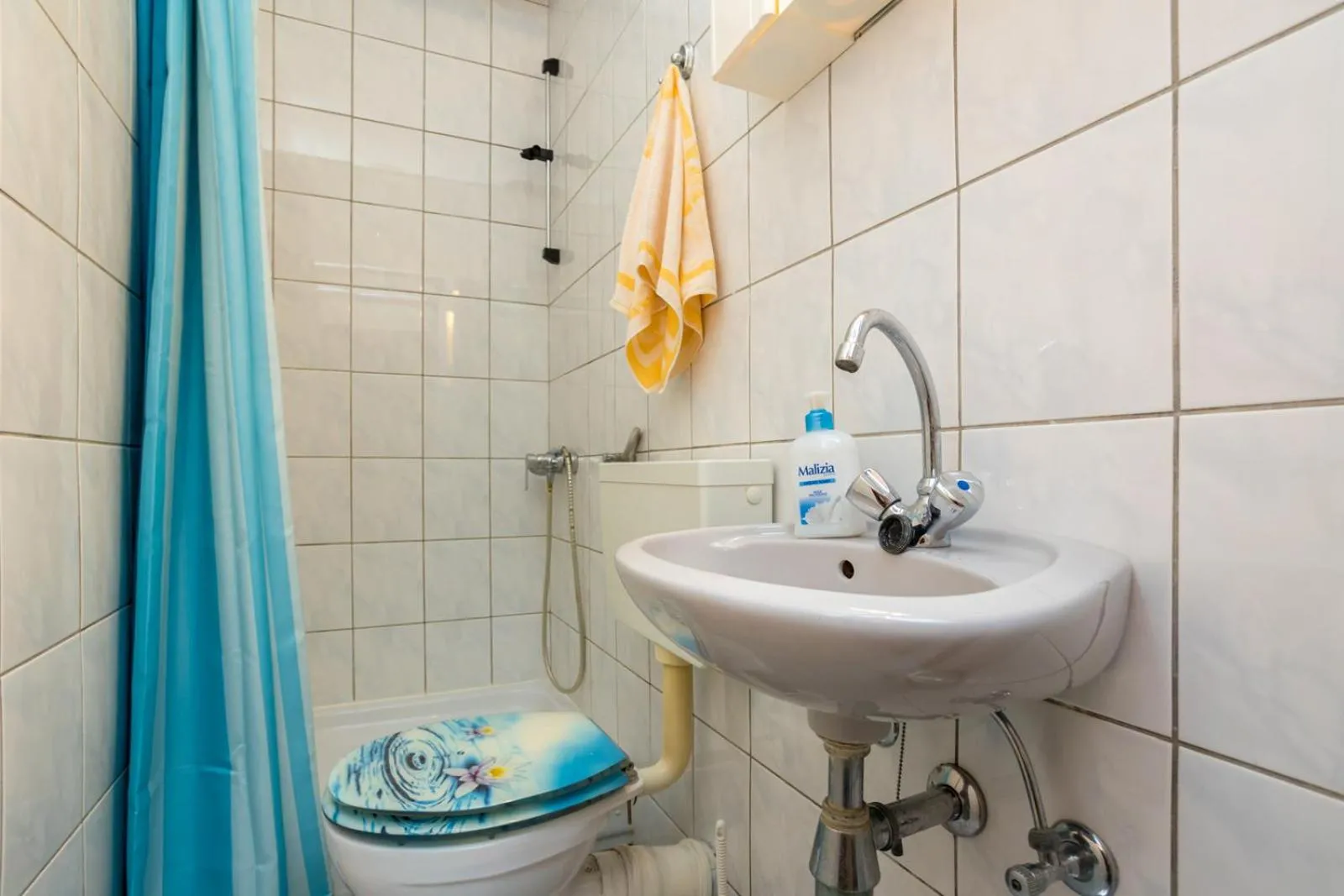 Shower in Apartments Filosevic by El-Pi Tours