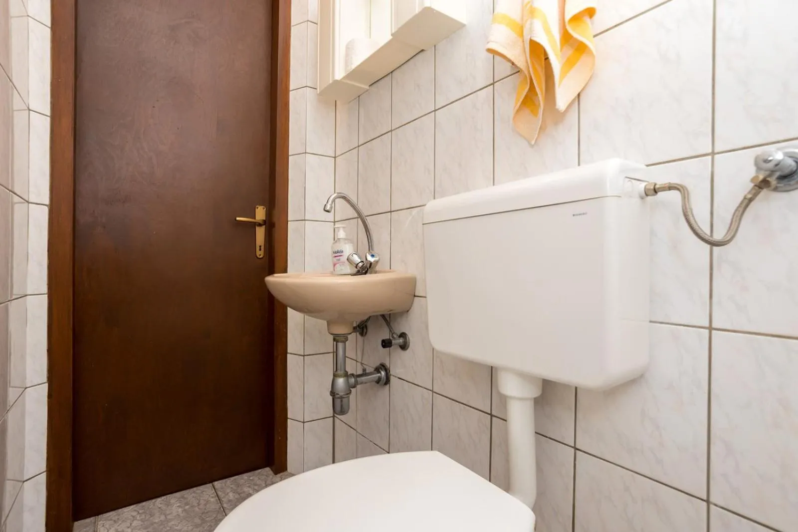 Toilet in Apartments Filosevic by El-Pi Tours