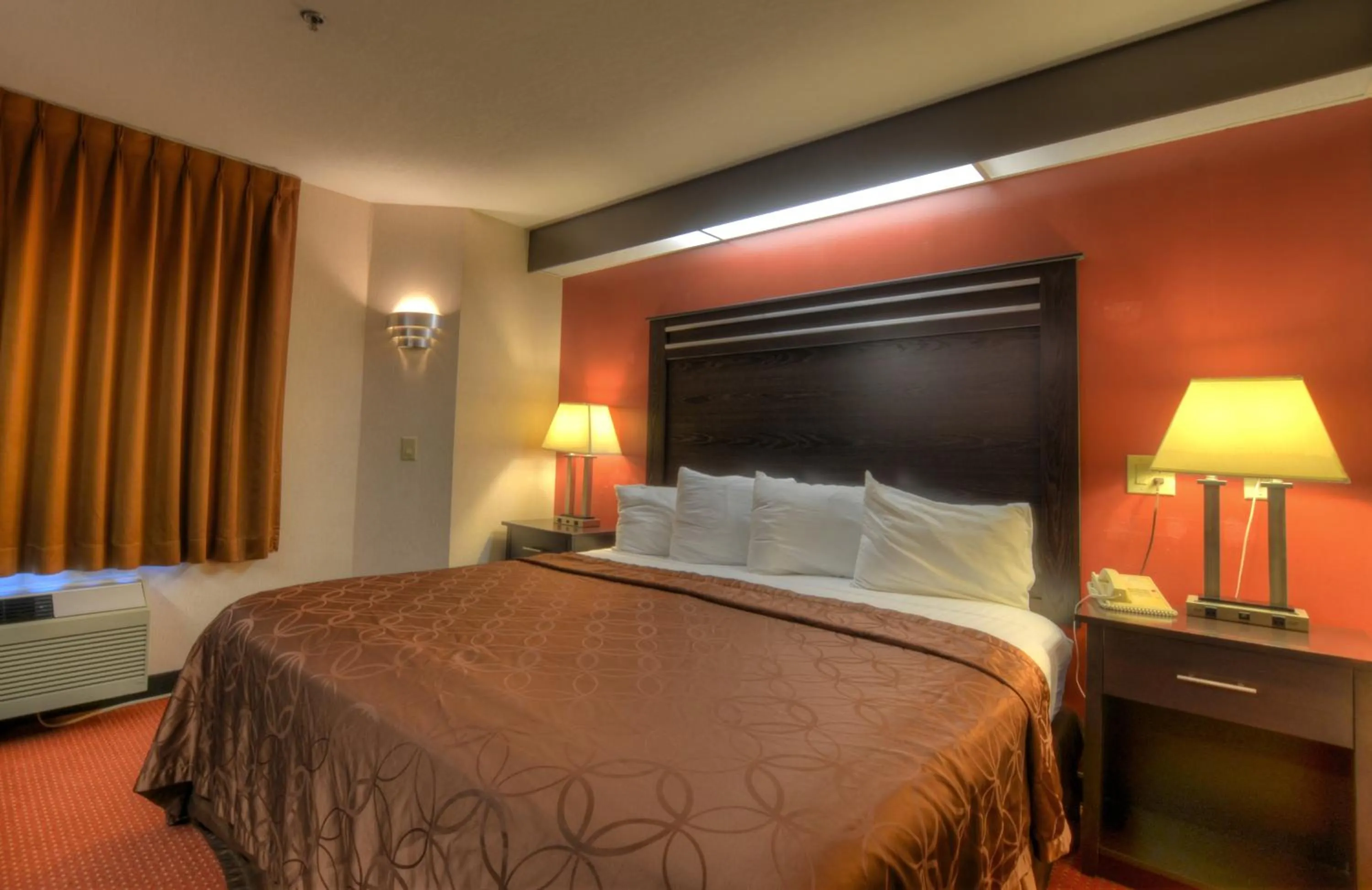 Bed in Smoky Mountain Inn & Suites