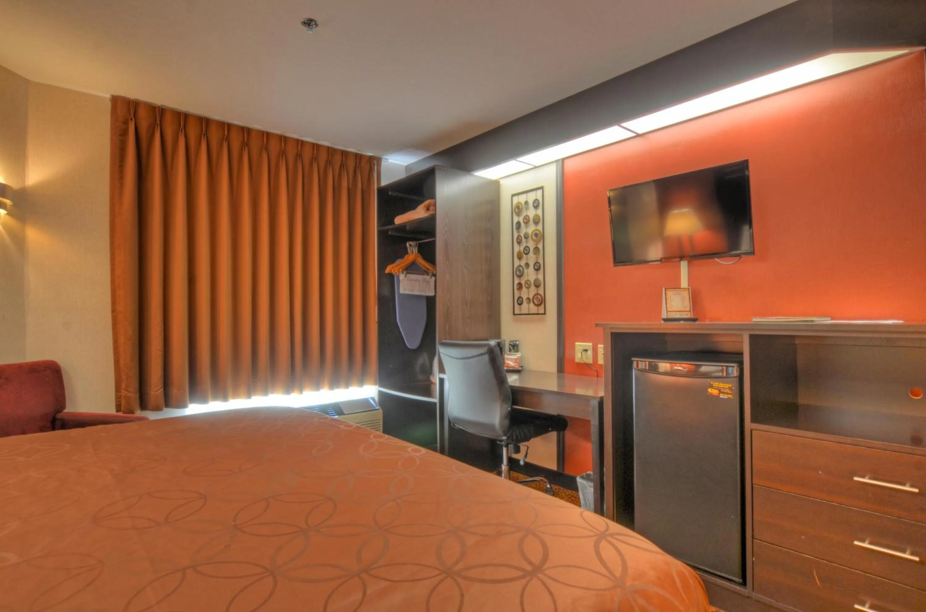 Bed in Smoky Mountain Inn & Suites