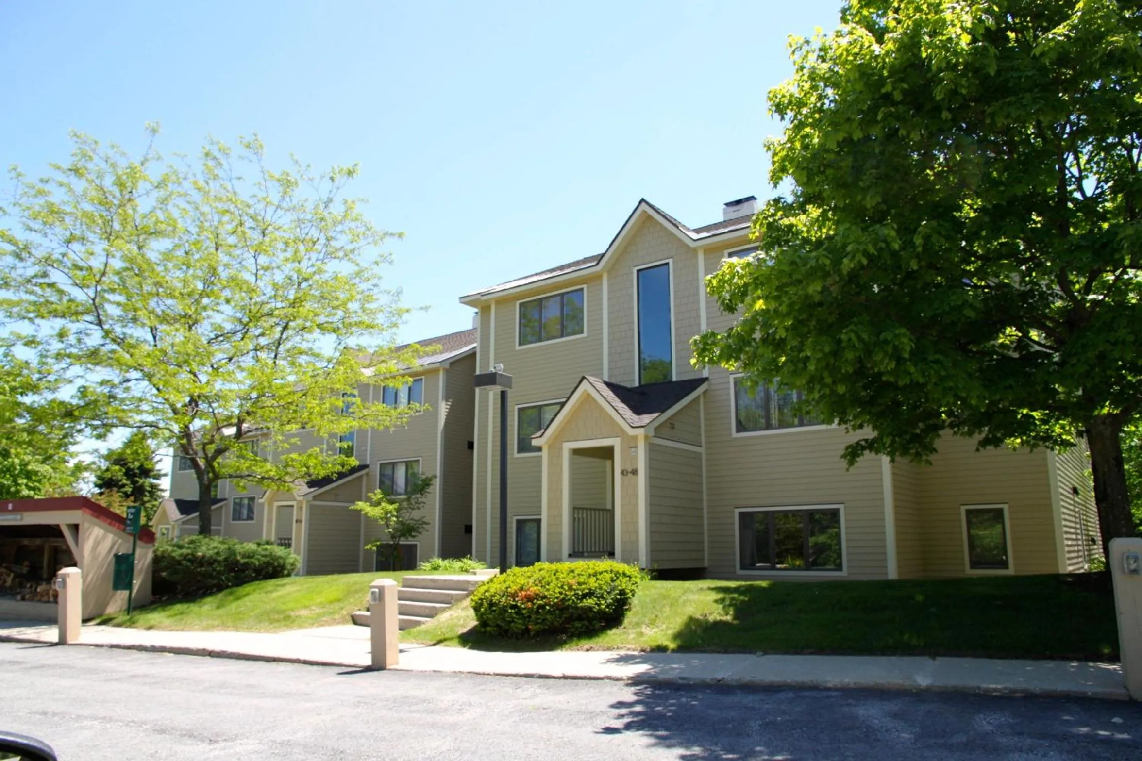 Property building in Vantage Point Villas at Stratton Mountain Resort