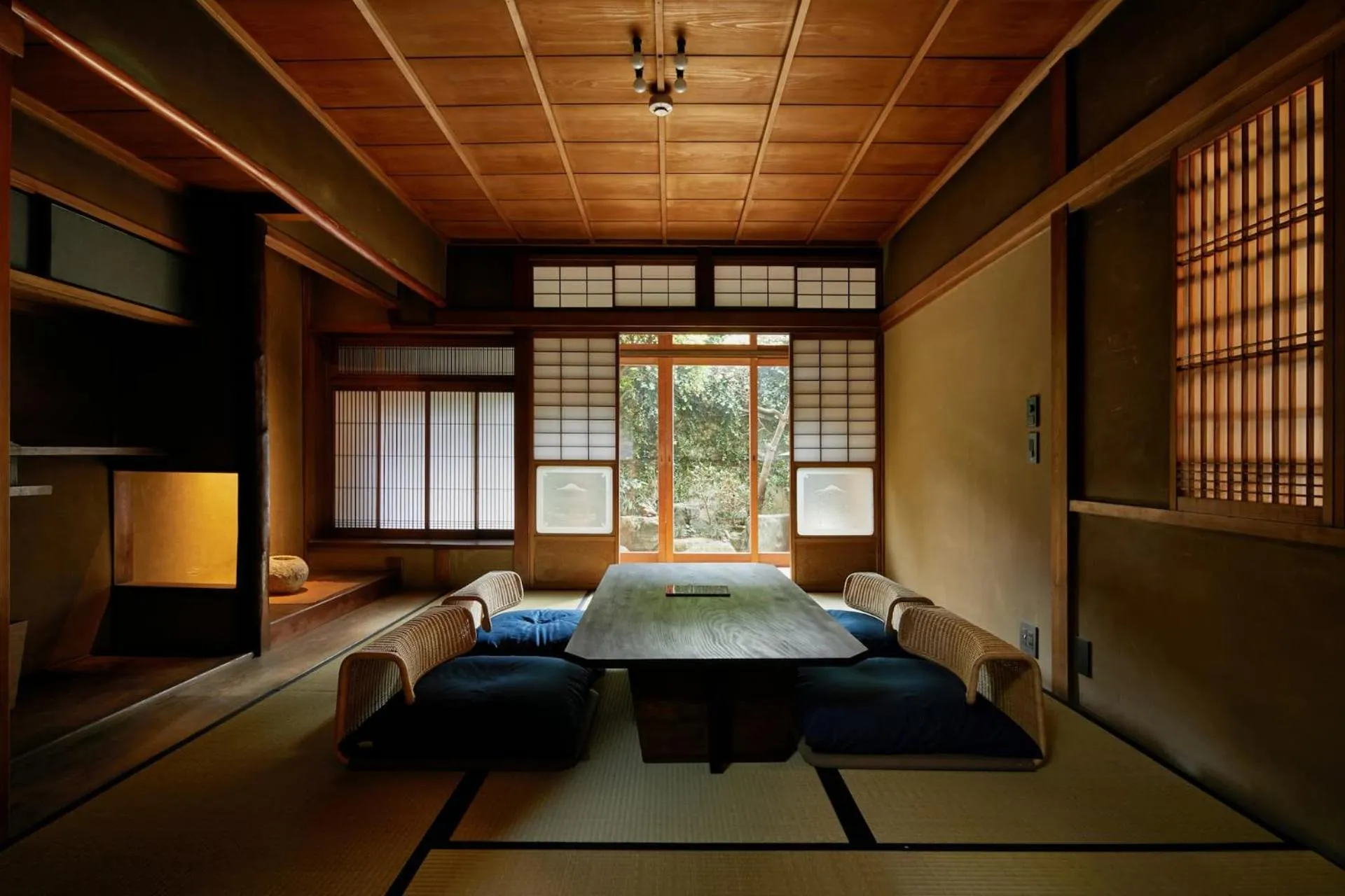 Living room in Umeyu no yado by YADORU KYOTO HANARE