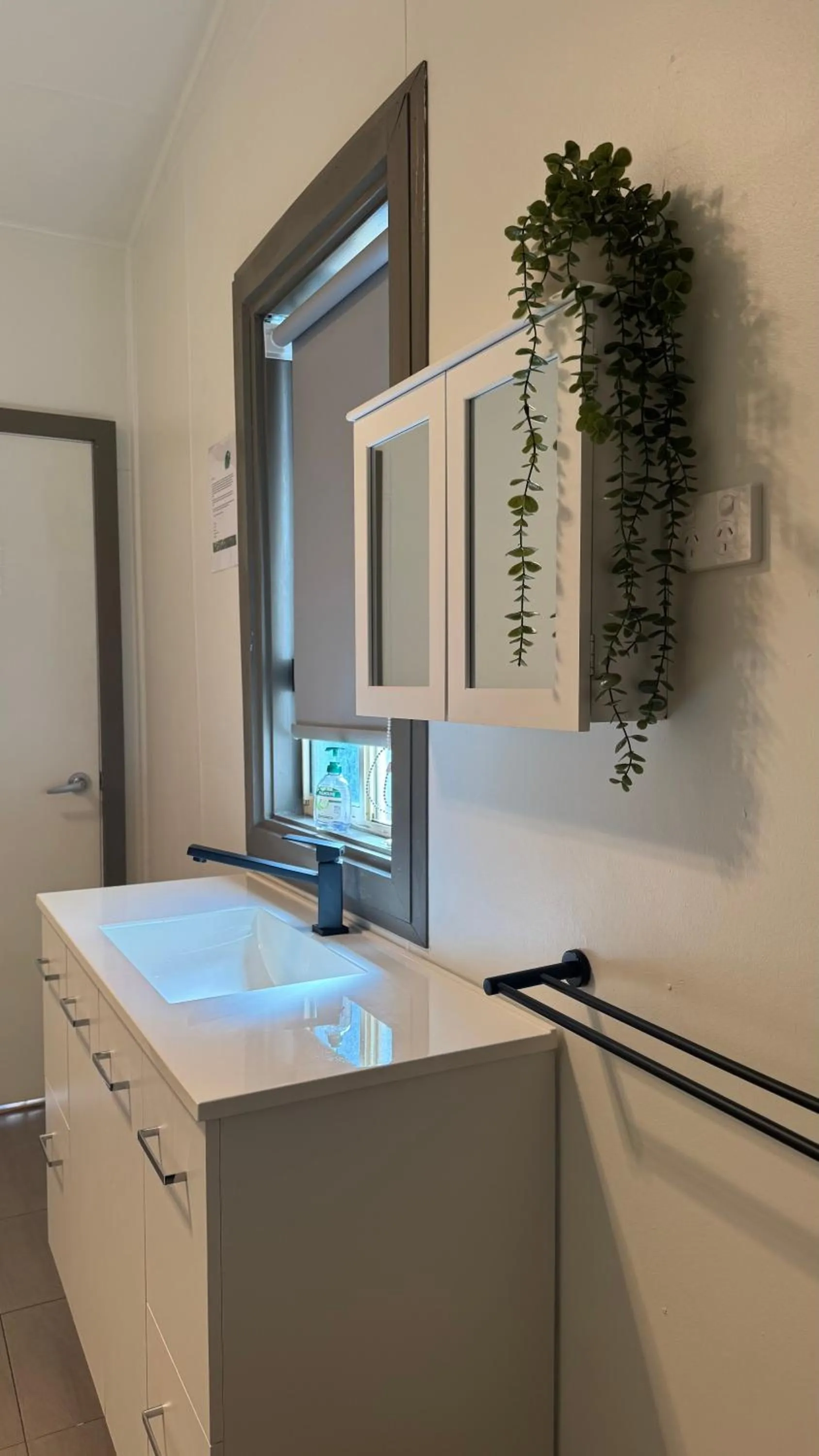 Bathroom in Diamond House Motor Inn