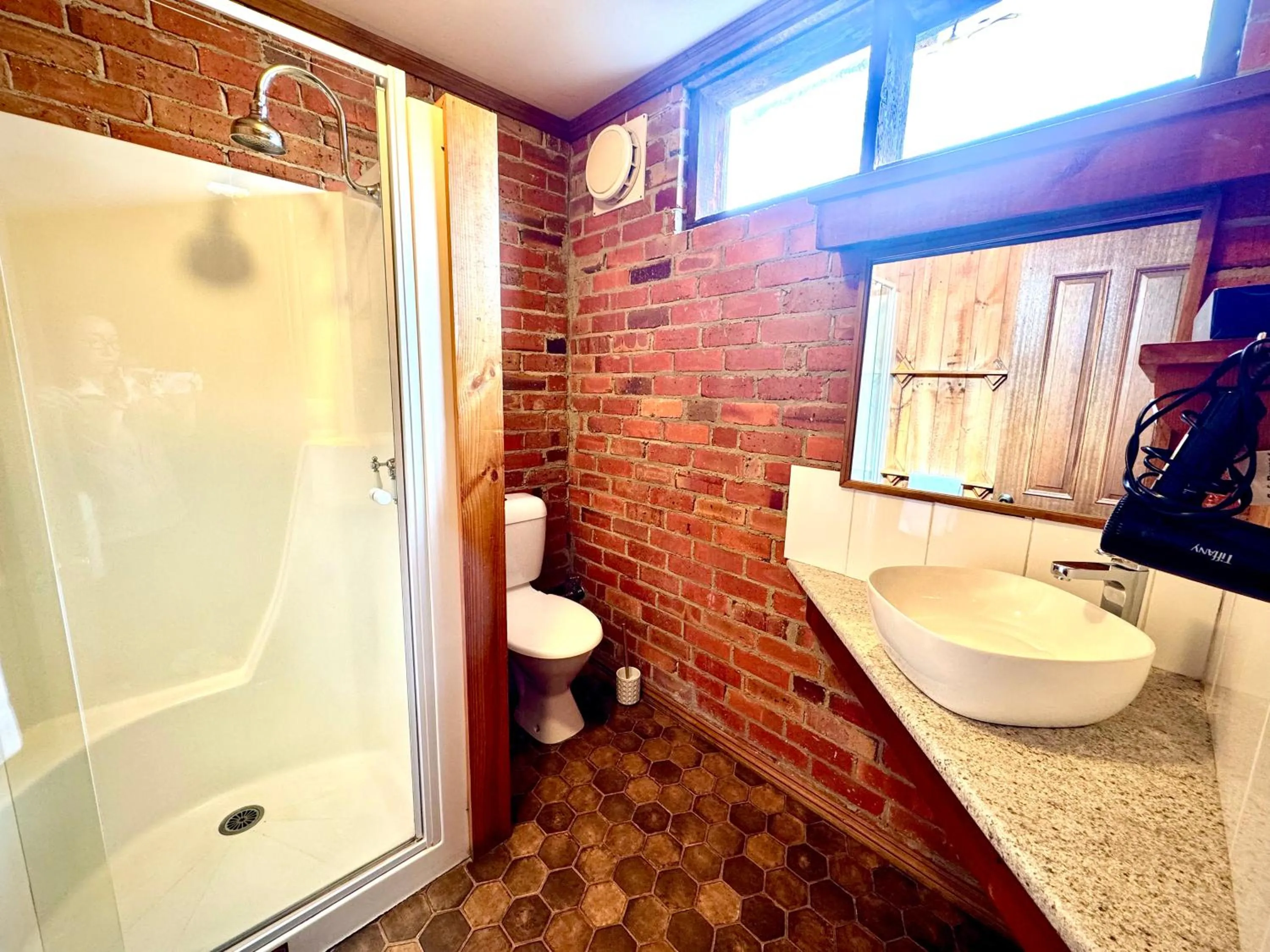 Bathroom in Diamond House Motor Inn