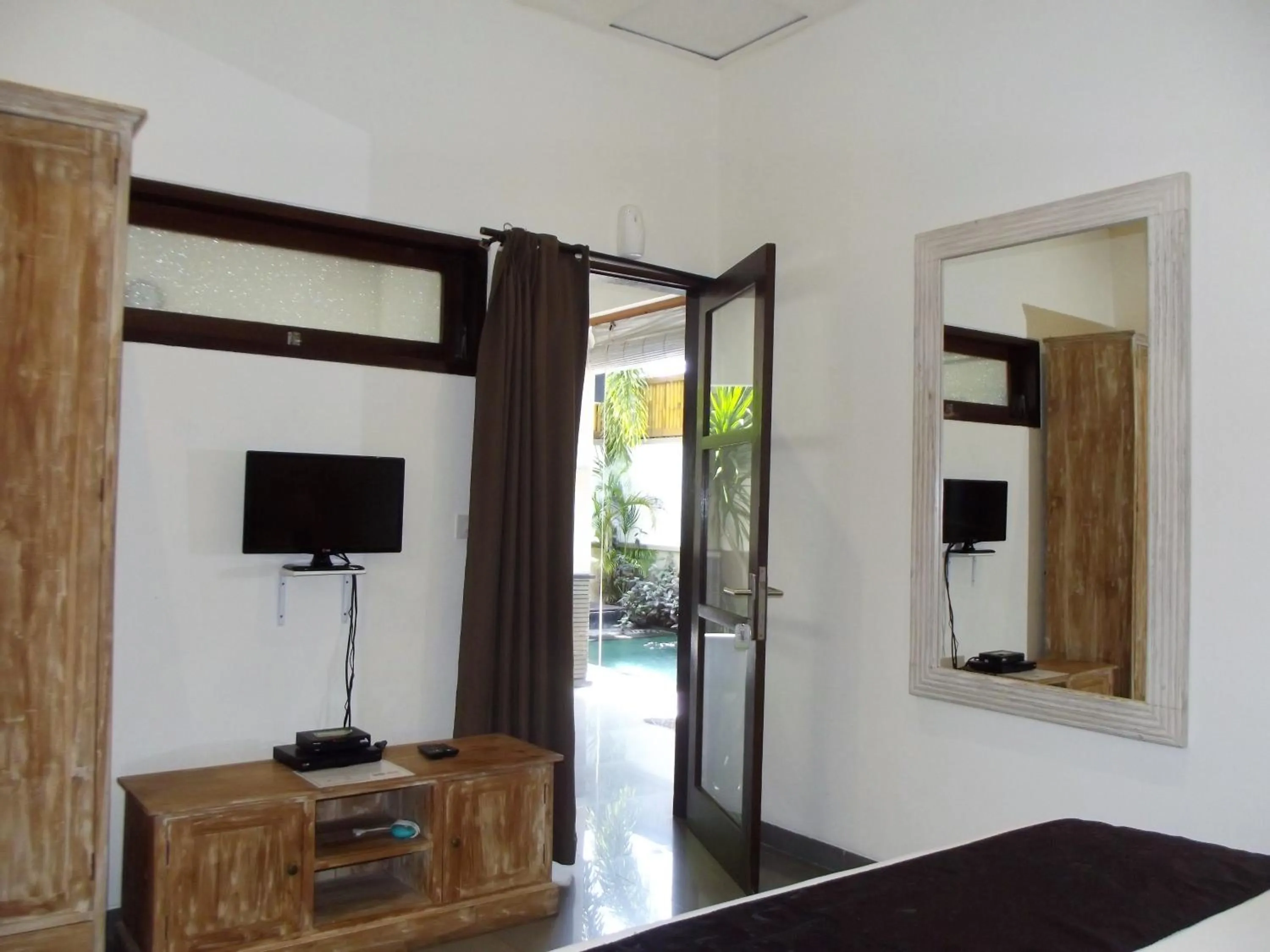 TV and multimedia in The Lakshmi Villas by The Beach House