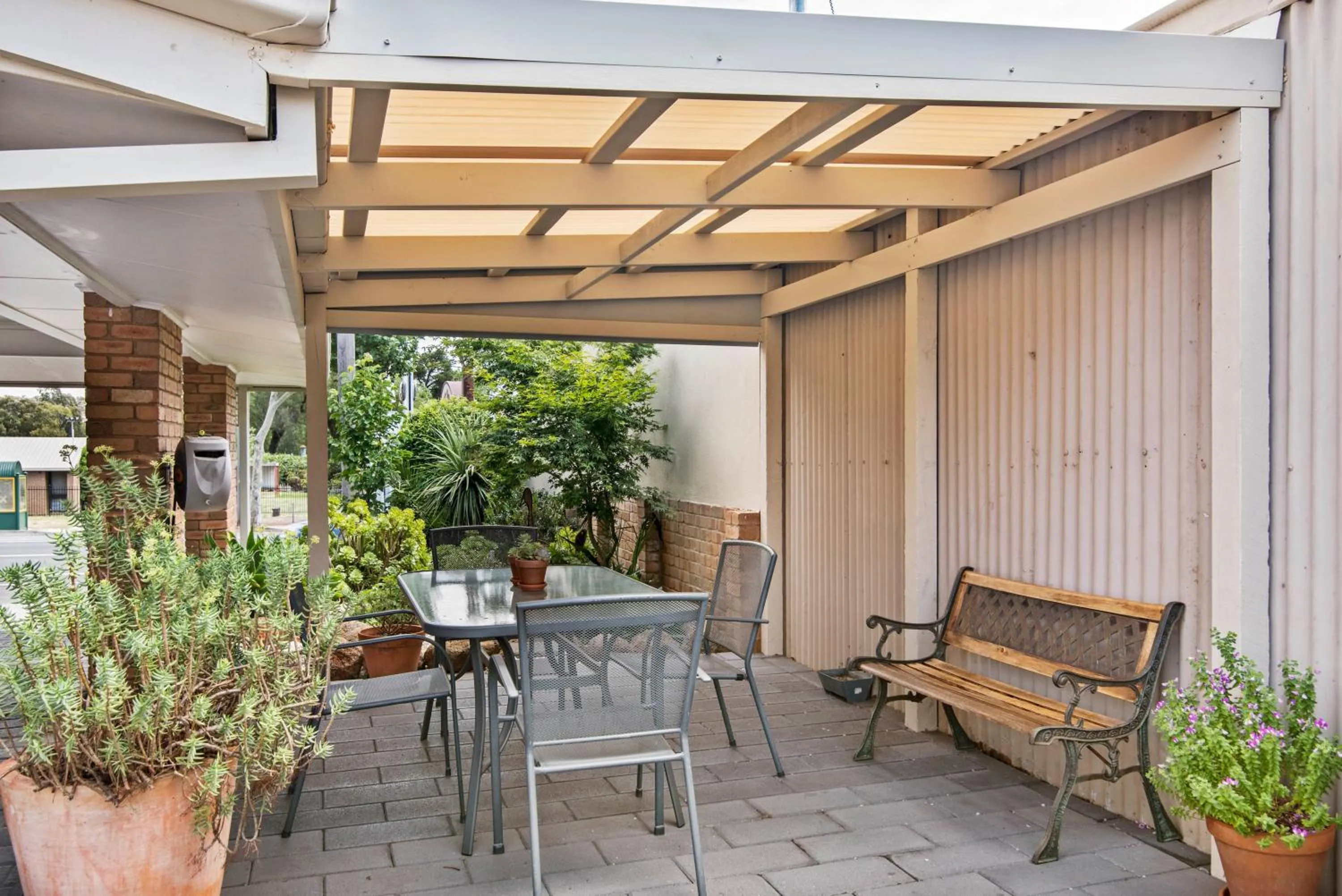 Golden Square Motor Inn