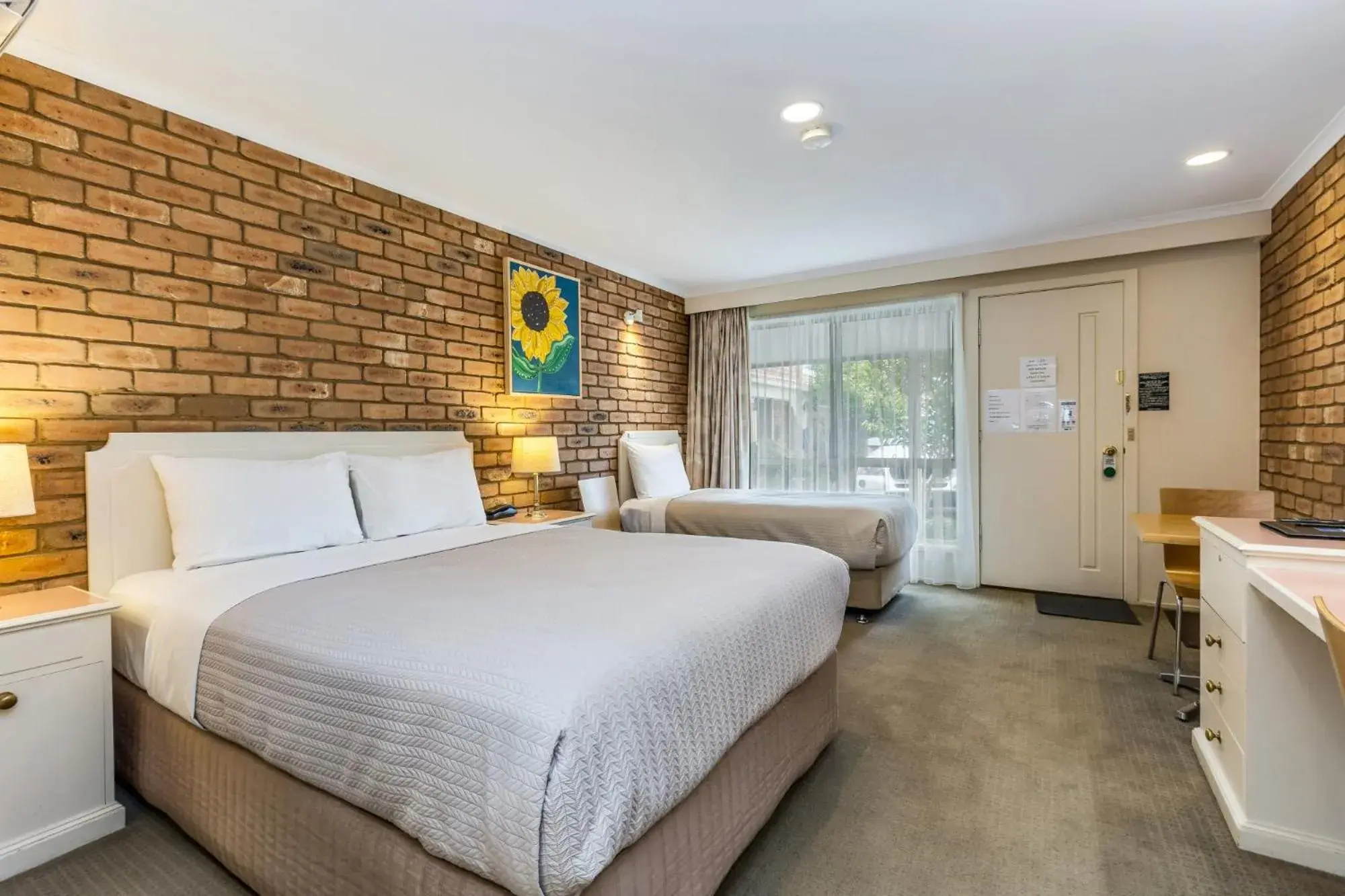 Bed in Golden Square Motor Inn Bed in Golden Square Motor Inn