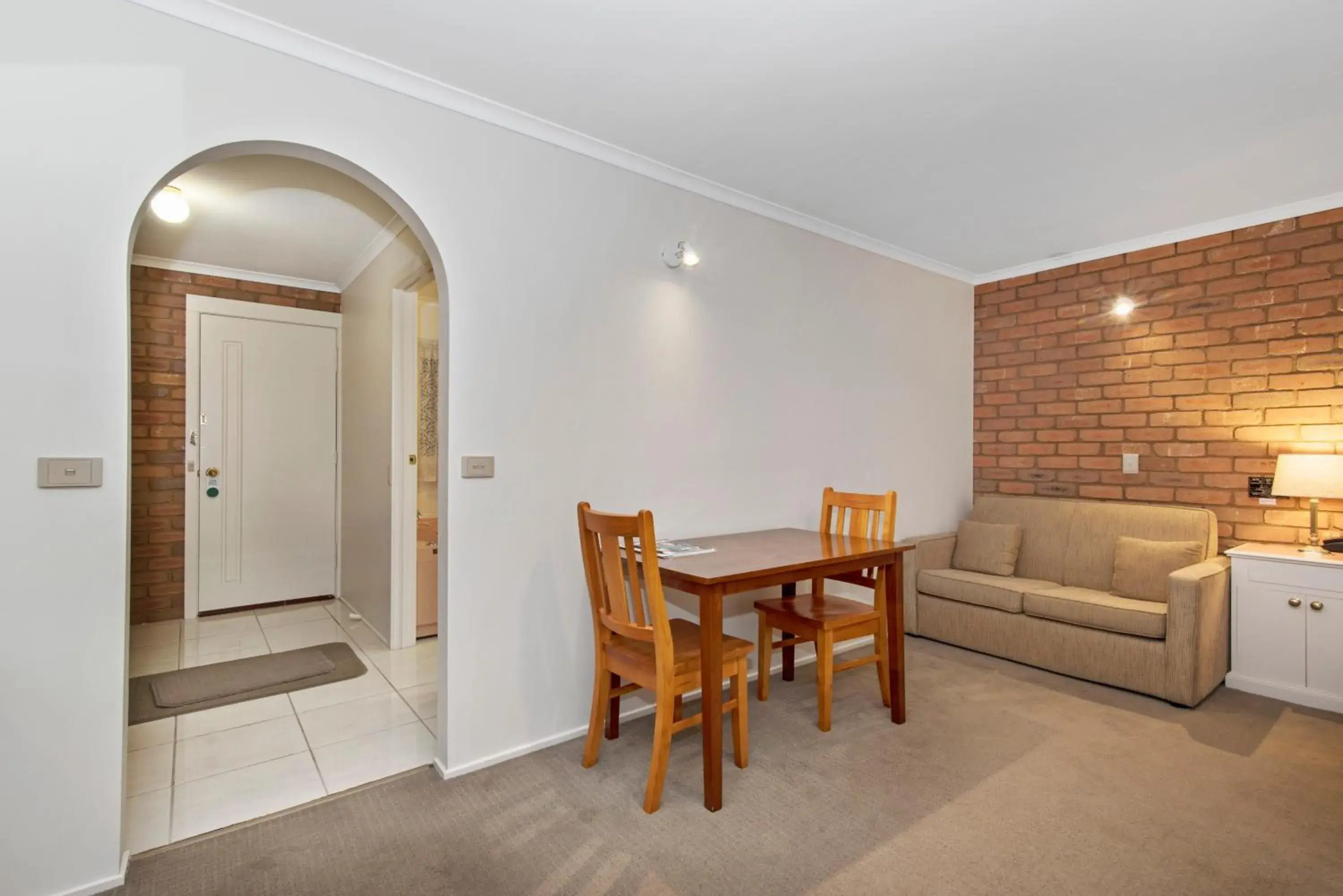 Seating area in Golden Square Motor Inn Seating area in Golden Square Motor Inn
