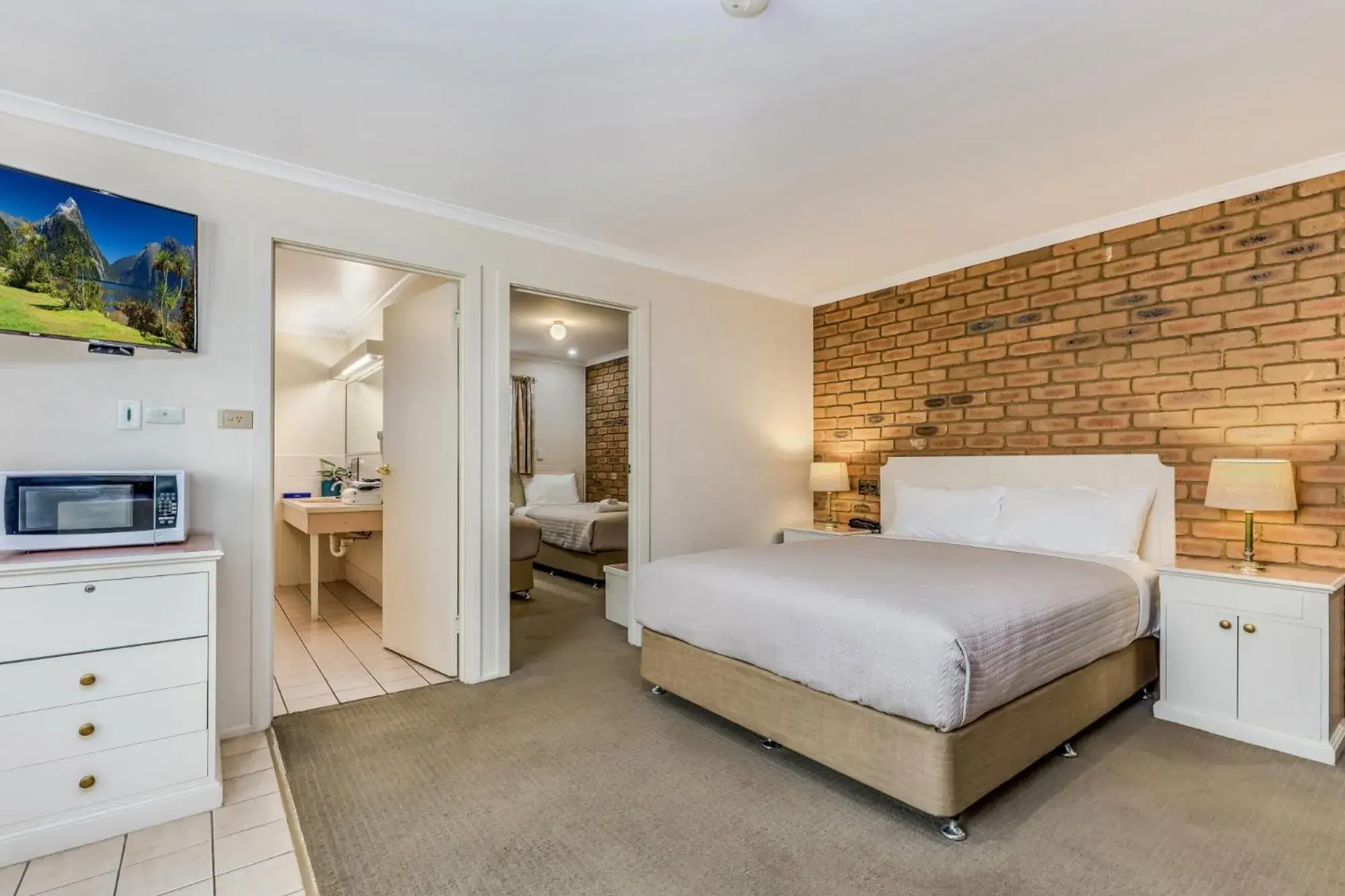 Bed in Golden Square Motor Inn Bed in Golden Square Motor Inn