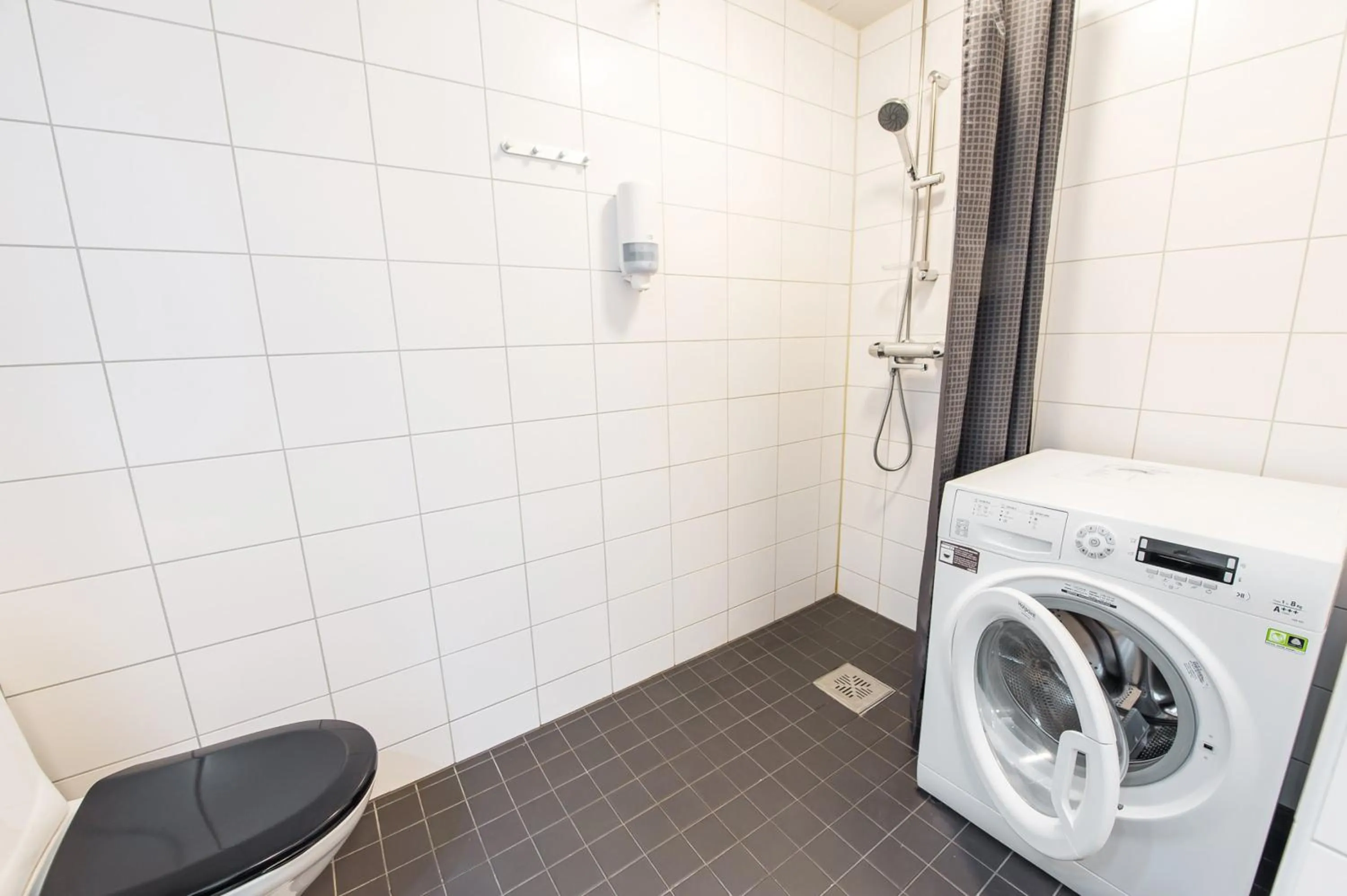 Bathroom in Forenom Serviced Apartments Helsinki Lapinlahdenkatu