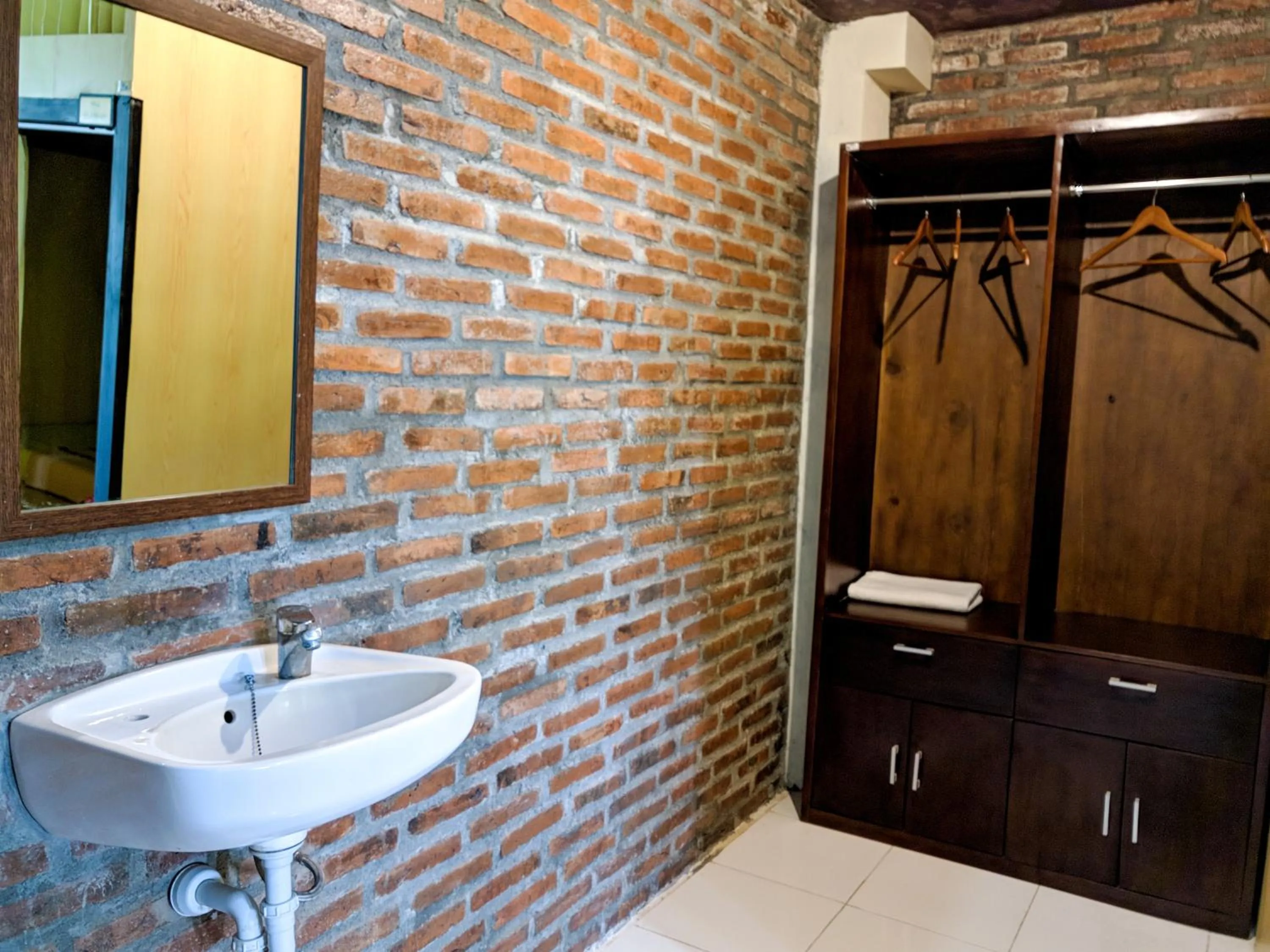 wardrobe in Griya Jagadhaya