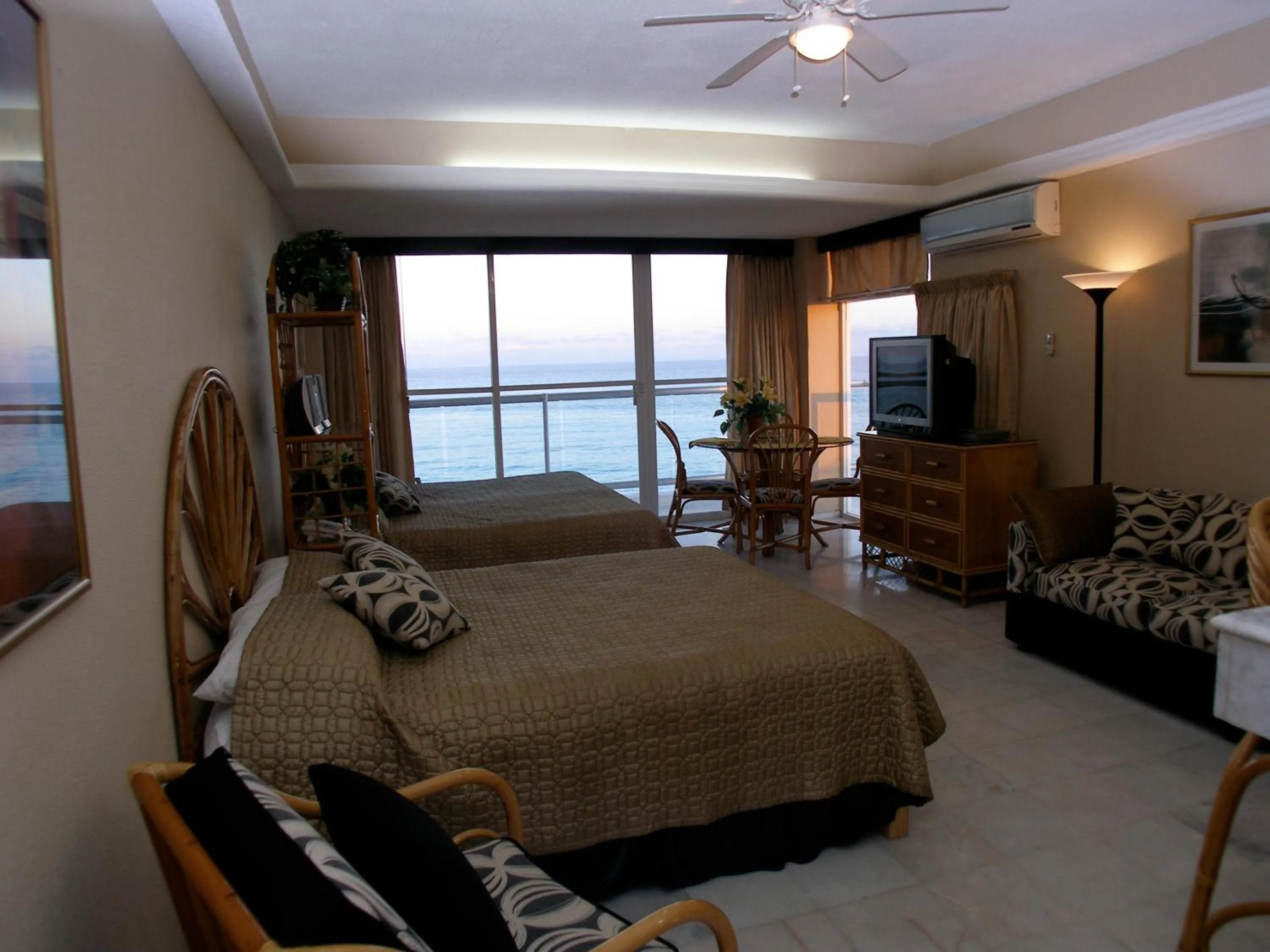 Photo of the whole room, Bed in Salvia Cancun Aparts