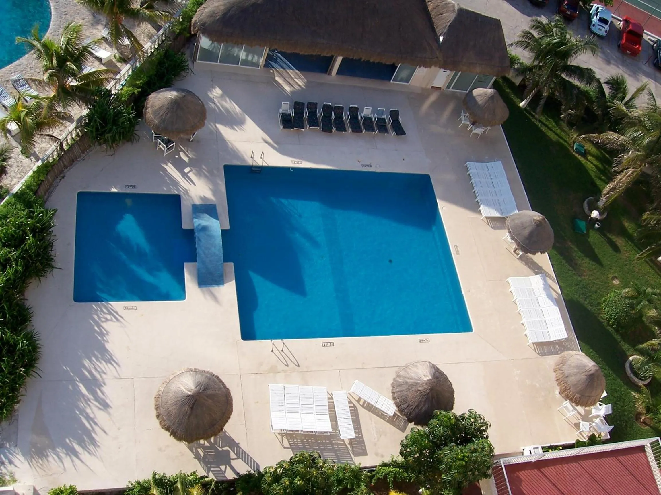 Swimming pool in Salvia Cancun Aparts
